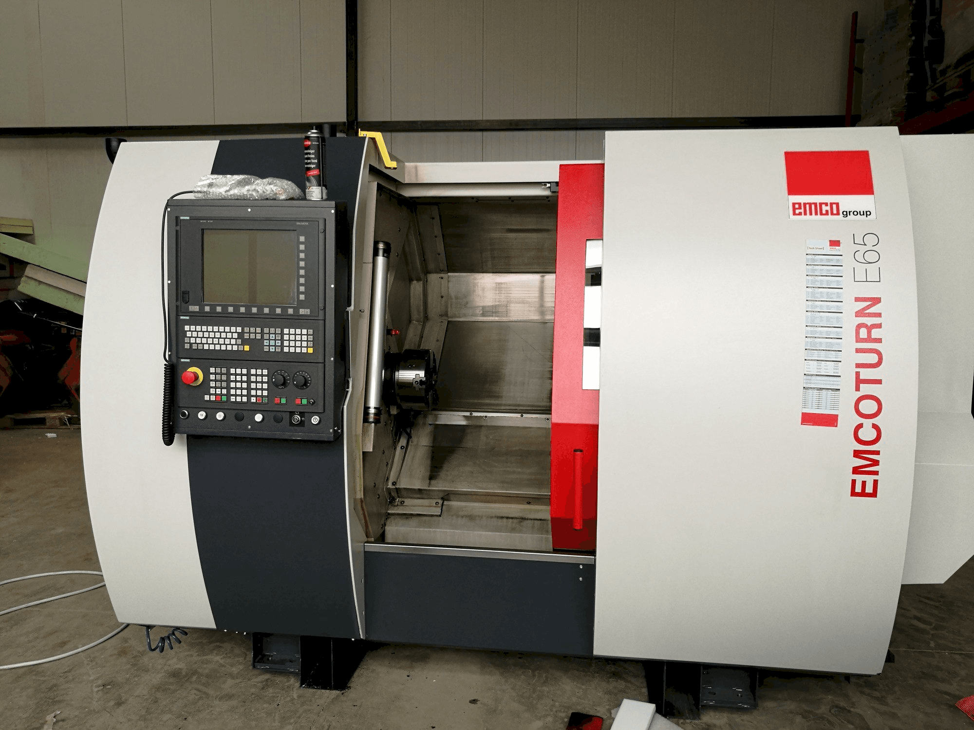Vista frontale della macchina EMCO Emcoturn E65