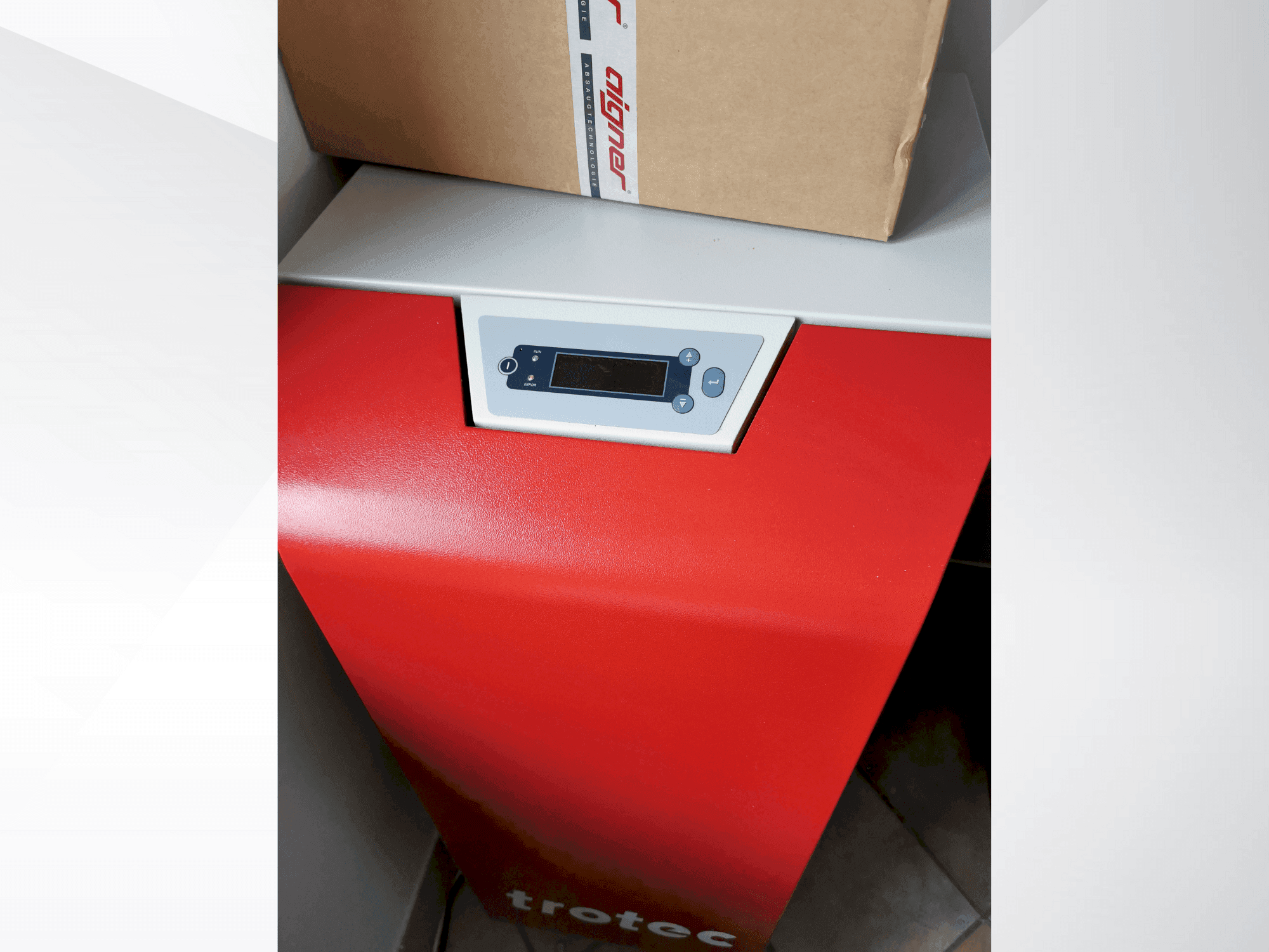 Vista frontale della macchina Trotec 8060 Q400 RF