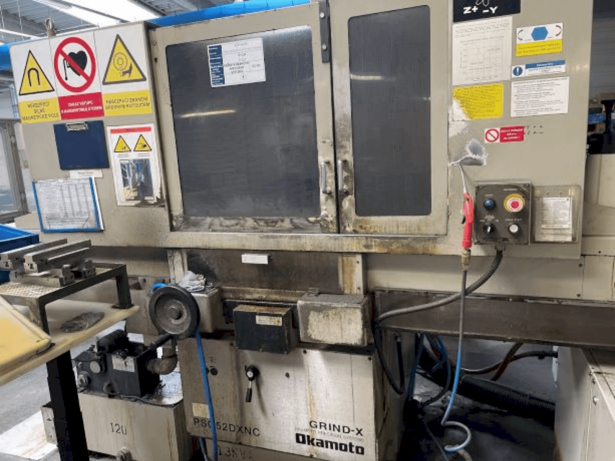 Vista frontale della macchina OKAMOTO PSG-52DXNC