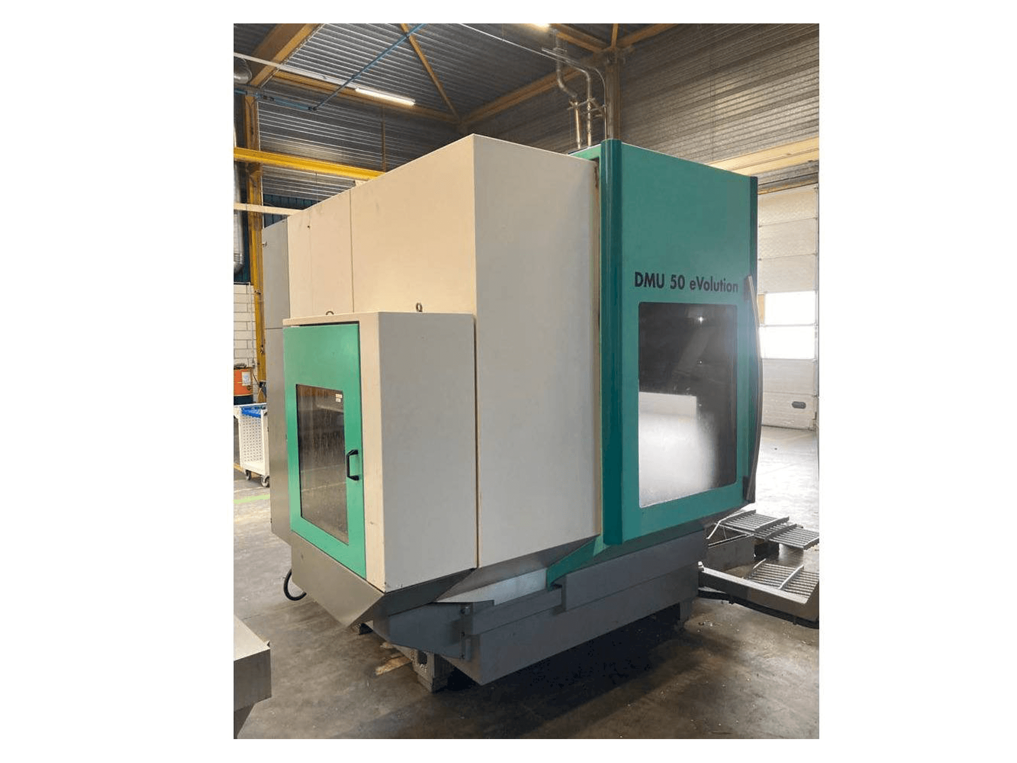 Vista frontale della macchina DECKEL MAHO DMG 50Evo