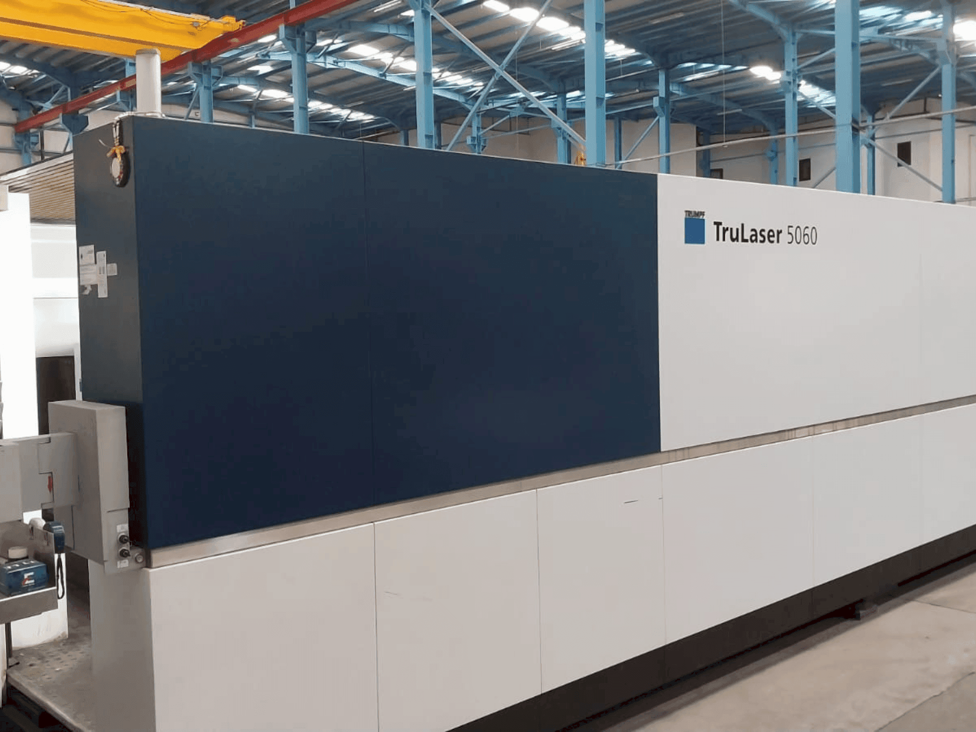 Vista frontale della macchina TRUMPF TruLaser 5060 Fiber 10 kW