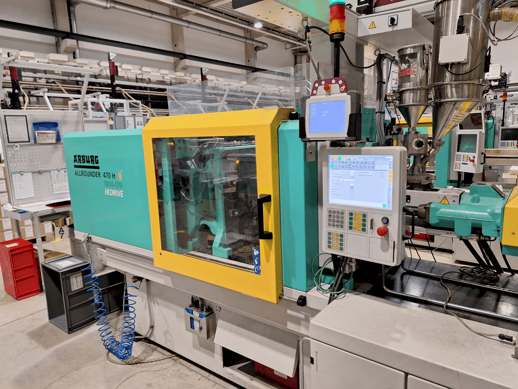Vista frontale della macchina Arburg 470 H 1000-170