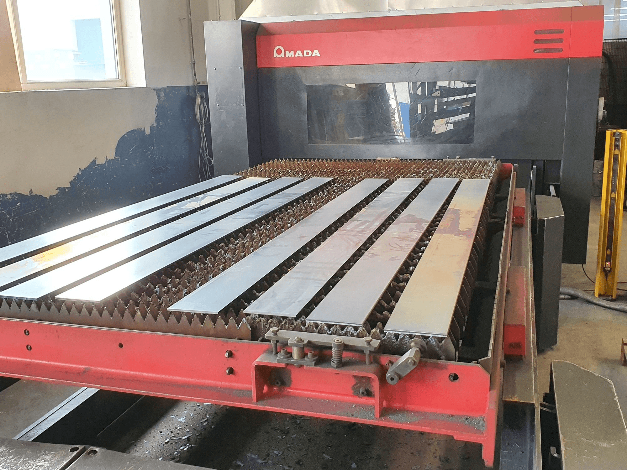 Vista frontale della macchina AMADA FO-3015 MII NT CI