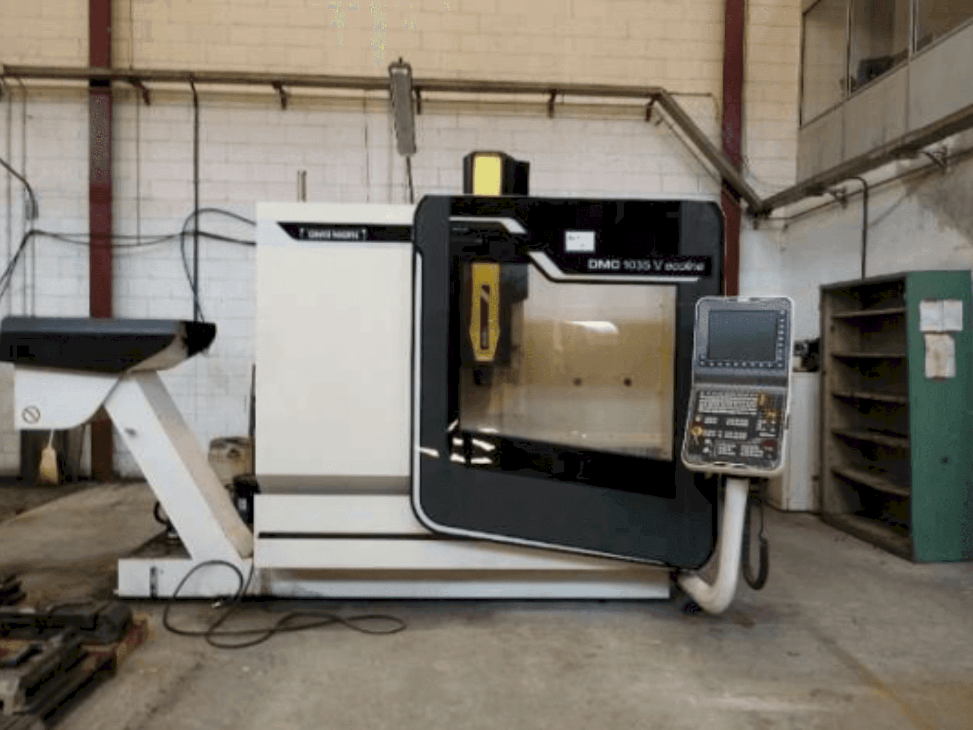 Vista frontale della macchina DMG MORI DMC 1035 V Ecoline