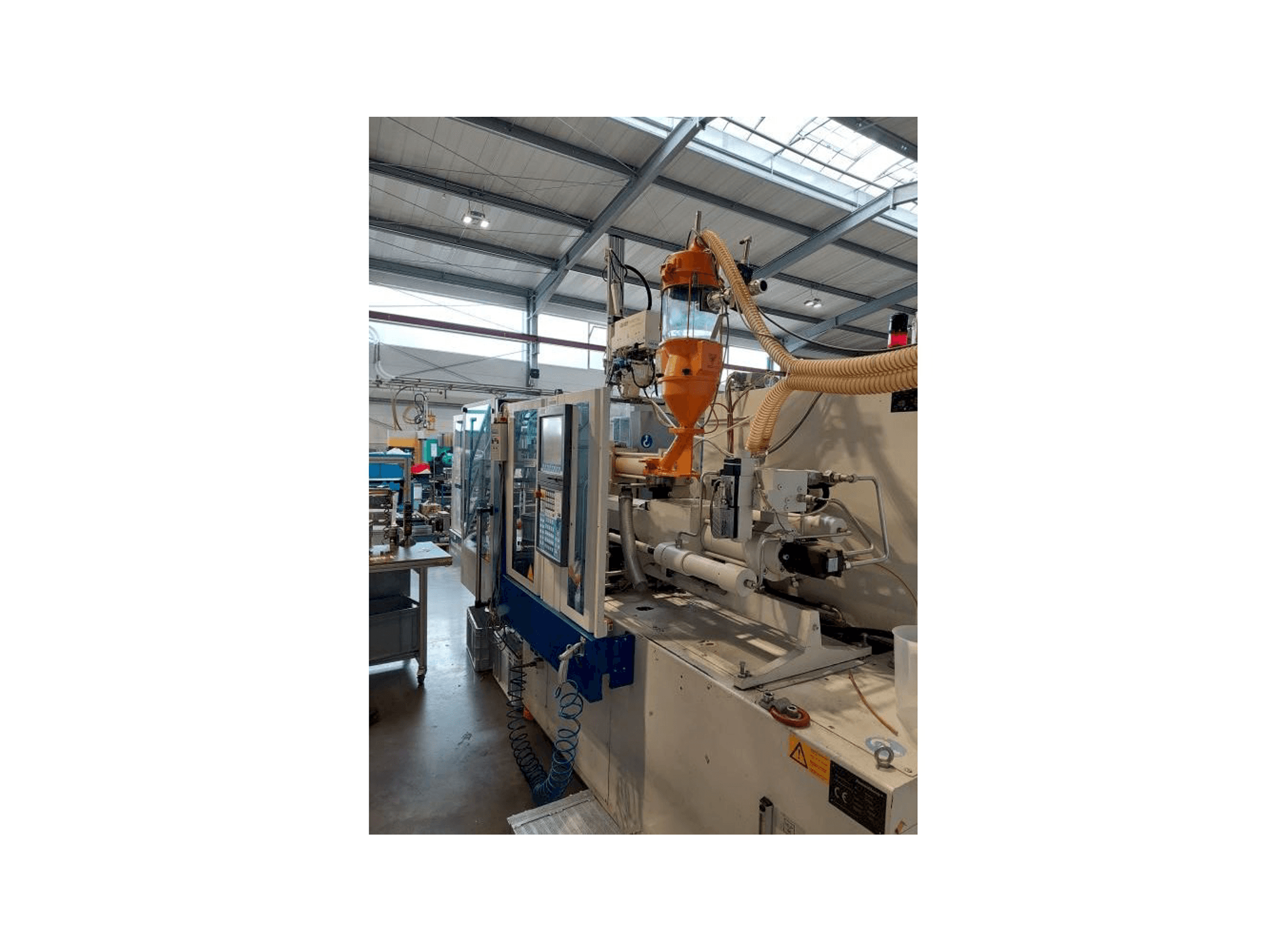 Vista frontale della macchina Krauss Maffei 80-180 CX