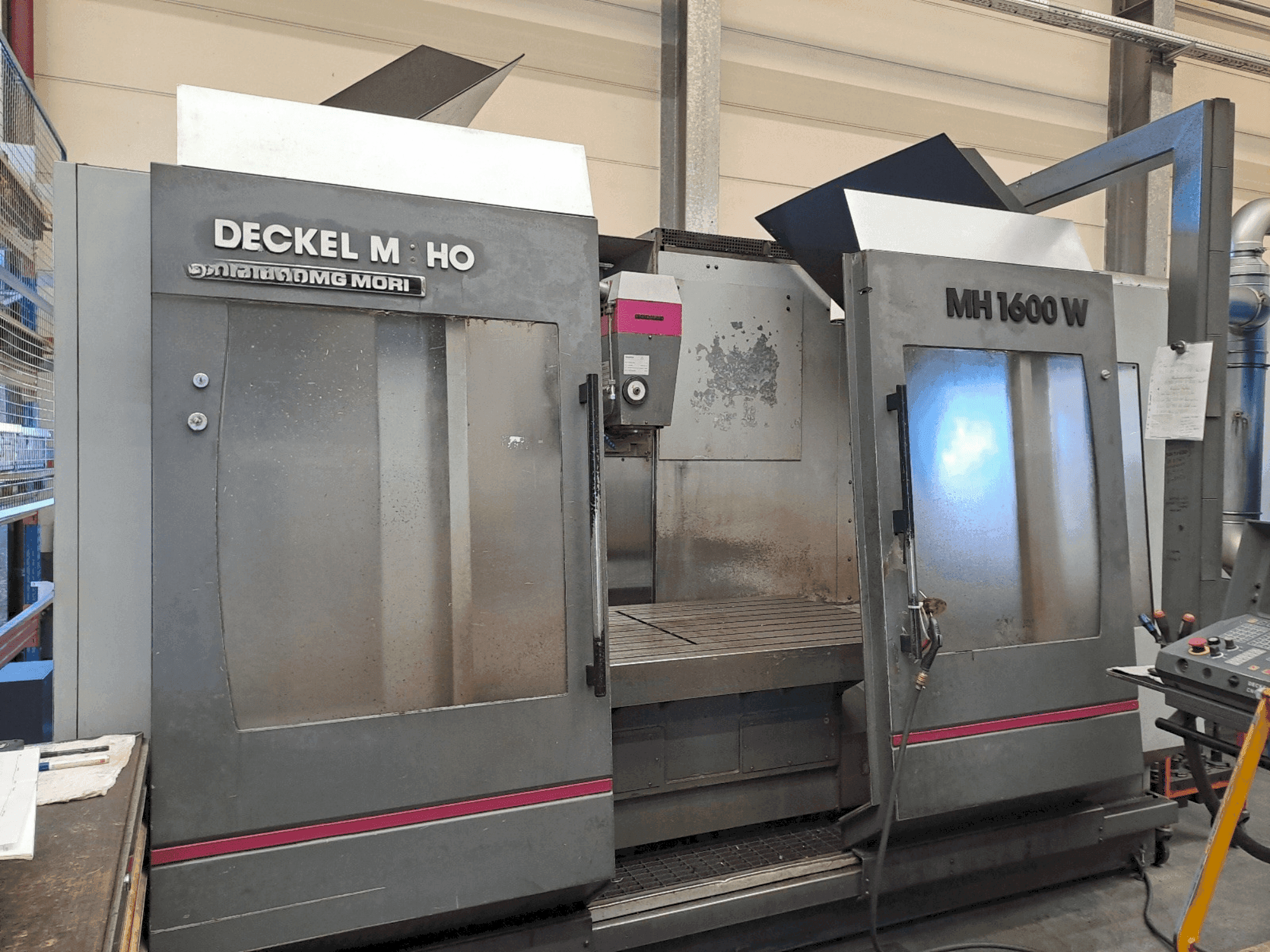 Vista frontale della macchina DECKEL MAHO MH 1600 W