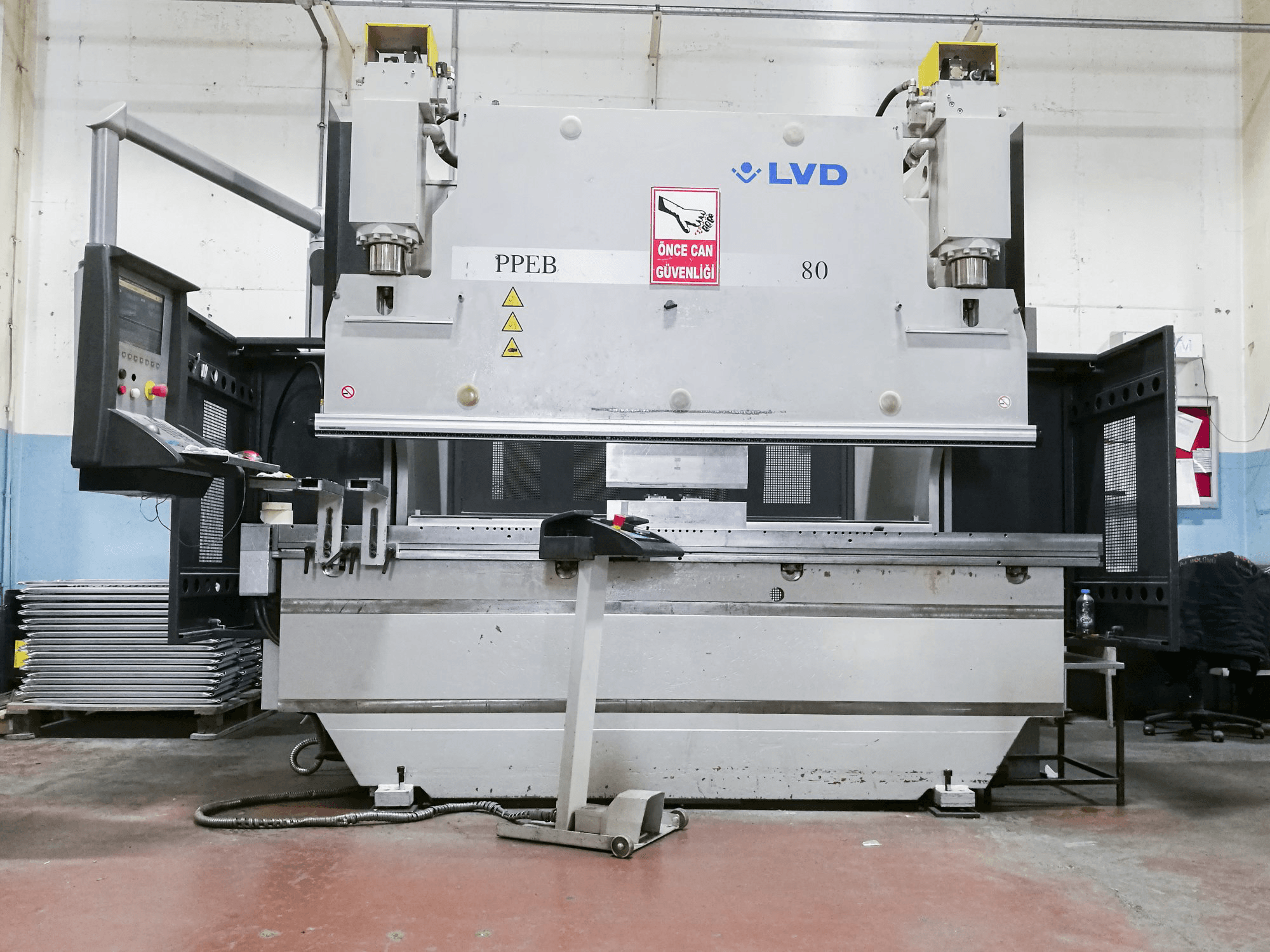 Vista frontale della macchina LVD PPEB 80/25