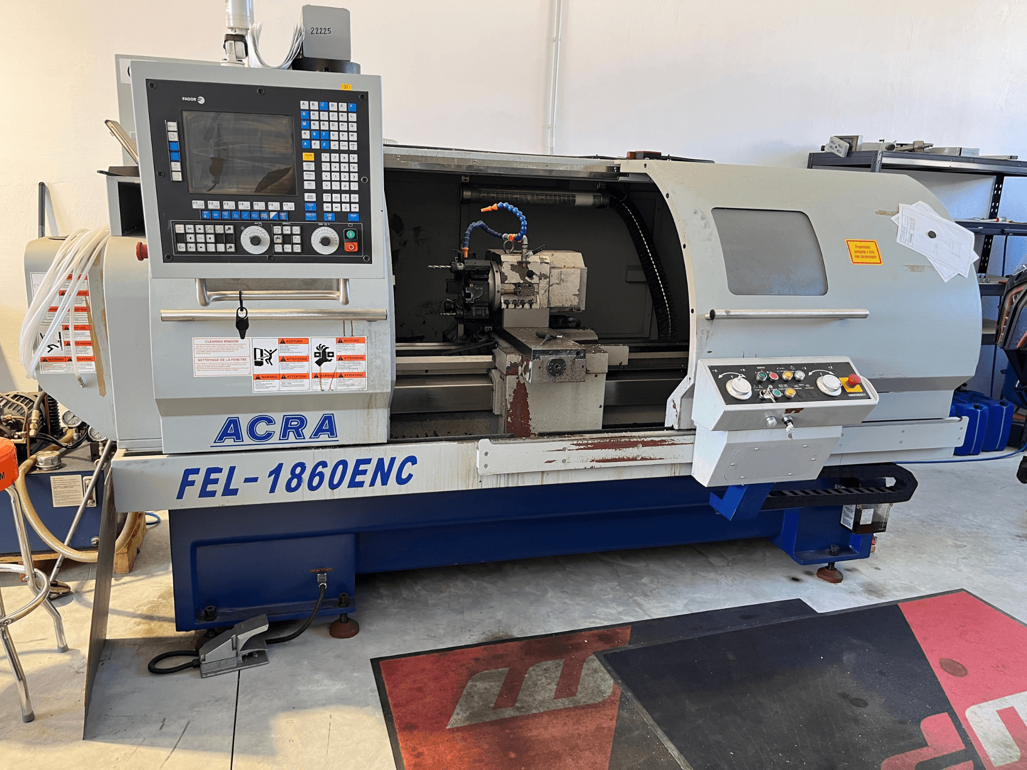 Tornio orizzontale ACRA FEL-1860ENC/B, vista frontale che mostra il pannello di controllo e i componenti CNC.