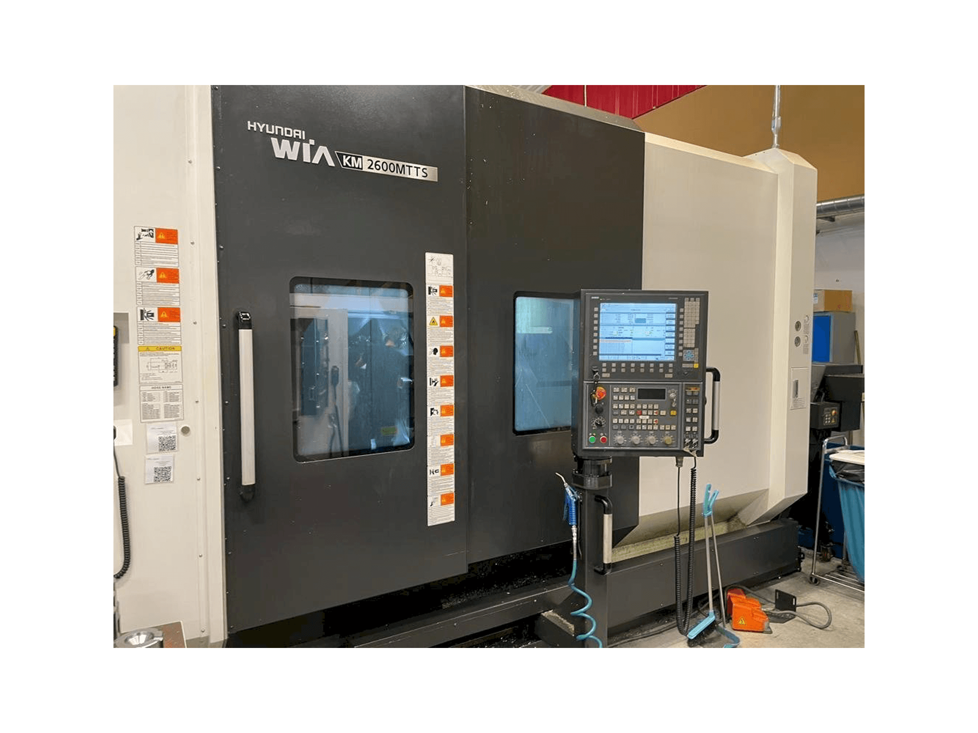 Vista frontale della macchina Hyundai Wia KM 2600 MTTS