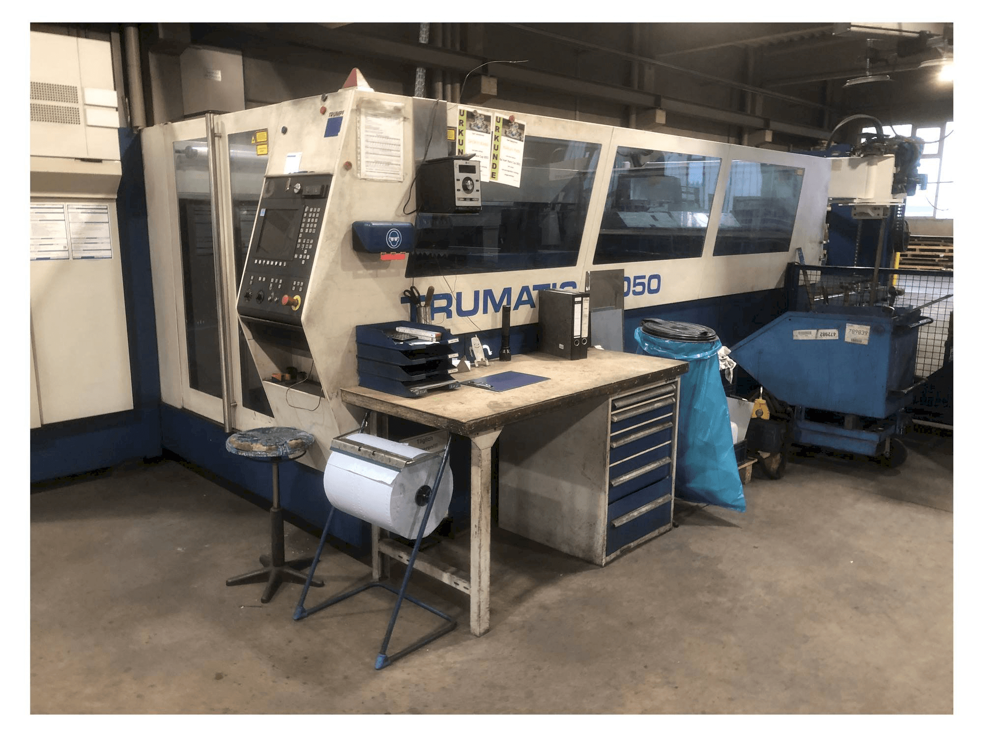 Vista frontale della macchina TRUMPF Trumatic L3050