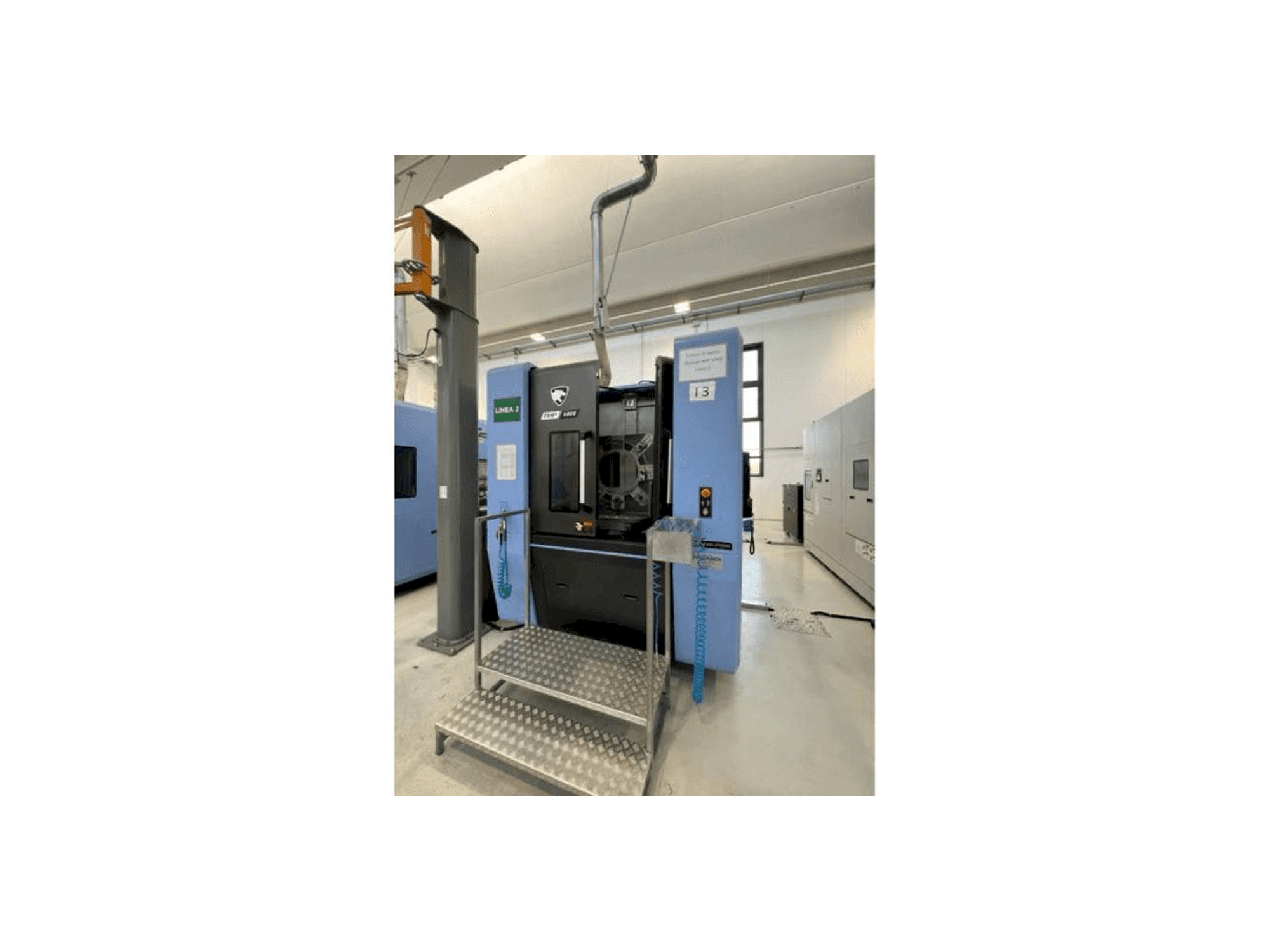 Vista frontale della macchina Doosan NHP 5000