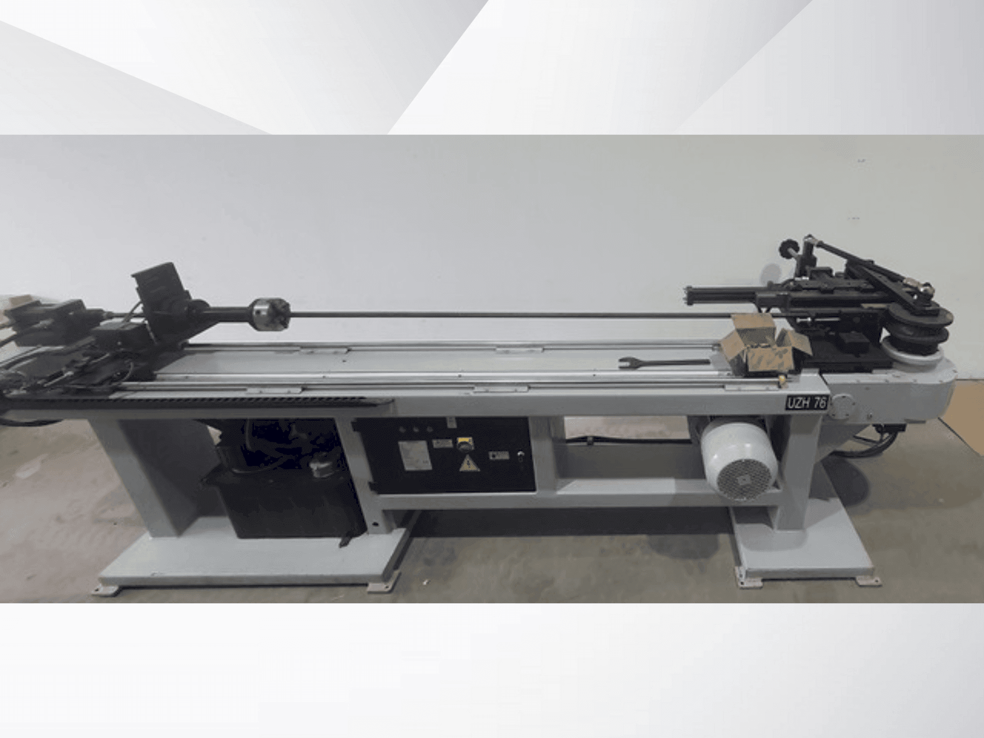 Vista frontale della macchina UZMA MAKINA UZH76