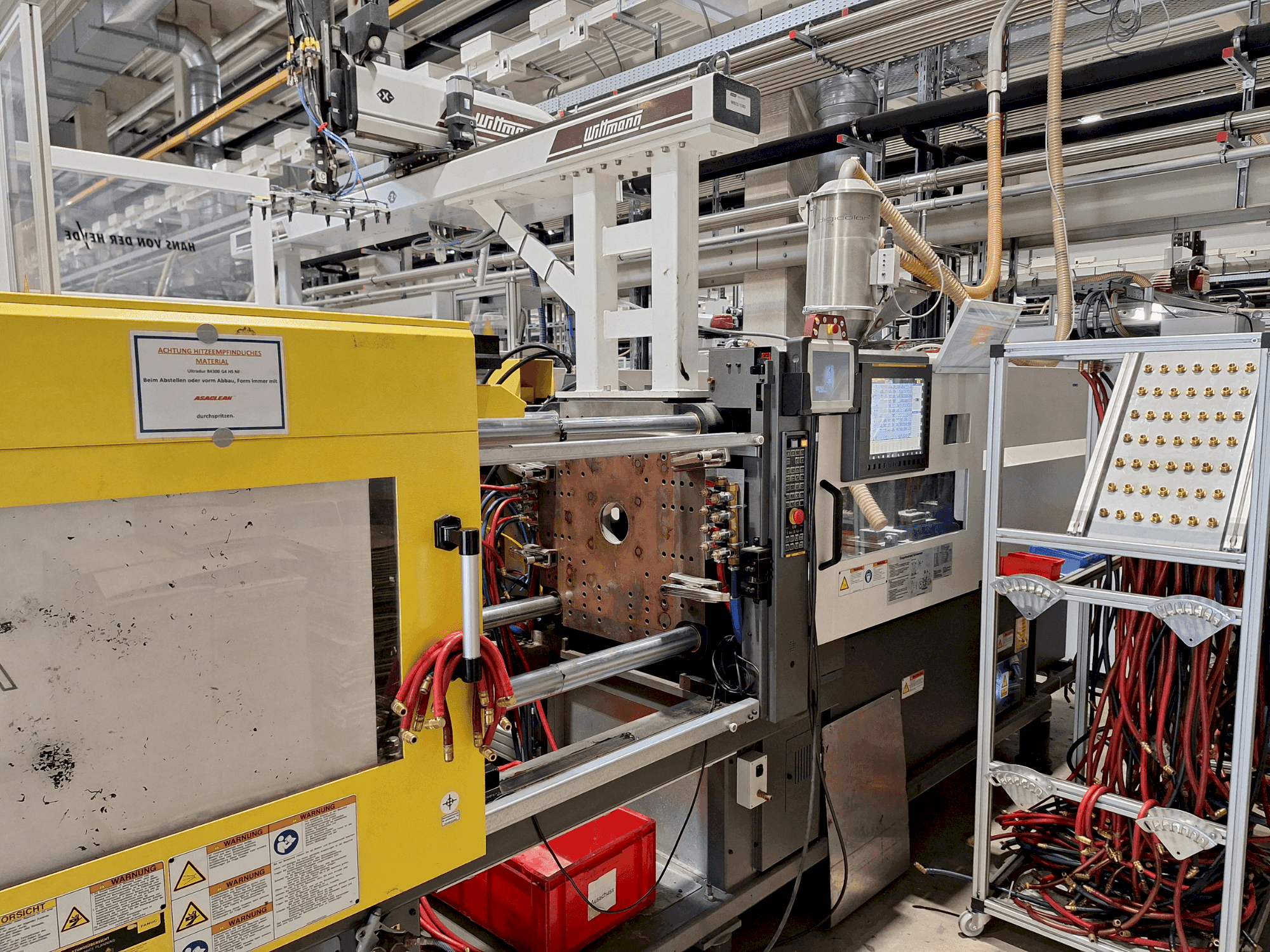 Vista frontale della macchina FANUC Roboshot S130iA