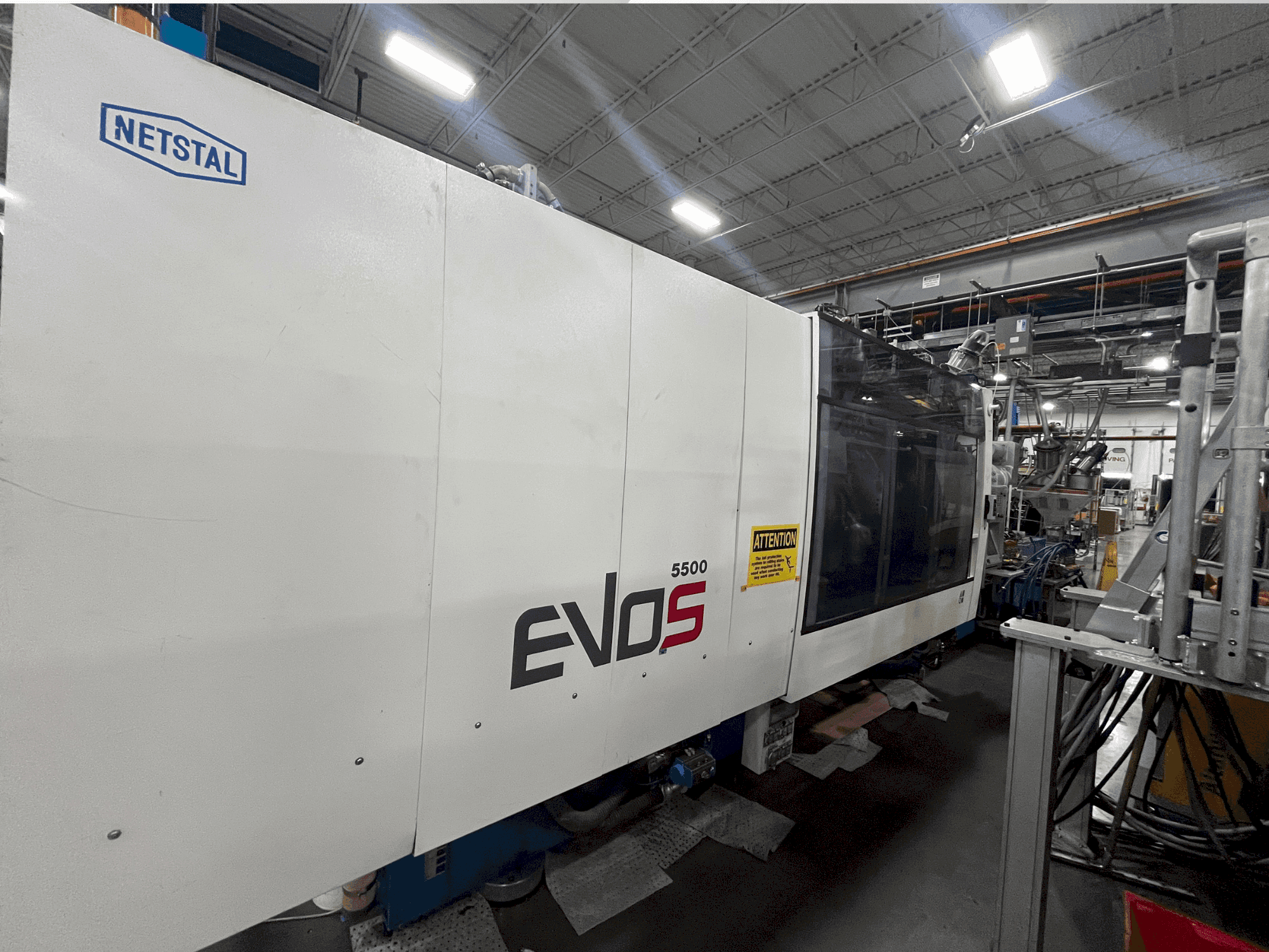 Vista frontale della macchina Netstal EVOS 5500-2900 Speed