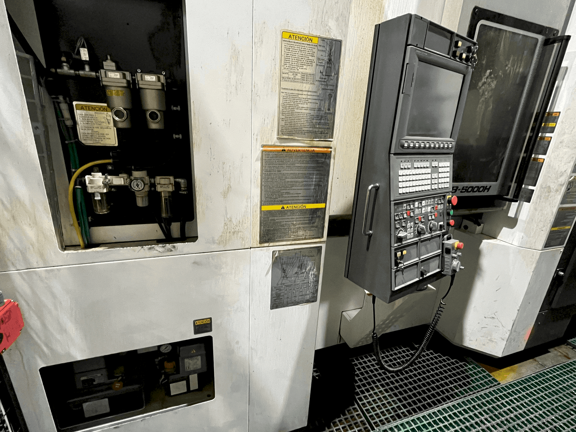 Vista frontale della macchina Okuma MB-5000H