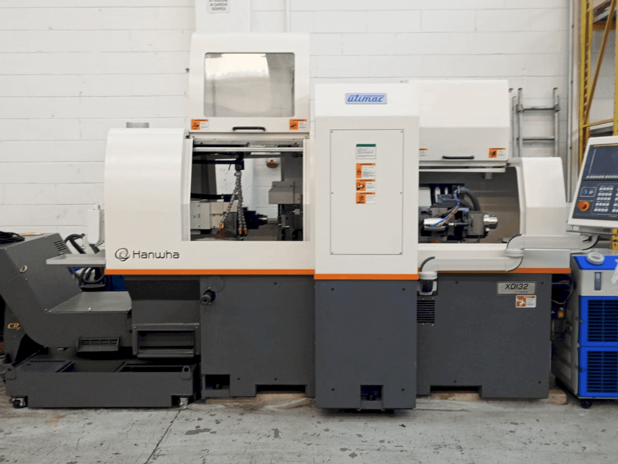 Vista frontale della macchina Hanwha XDI32-N