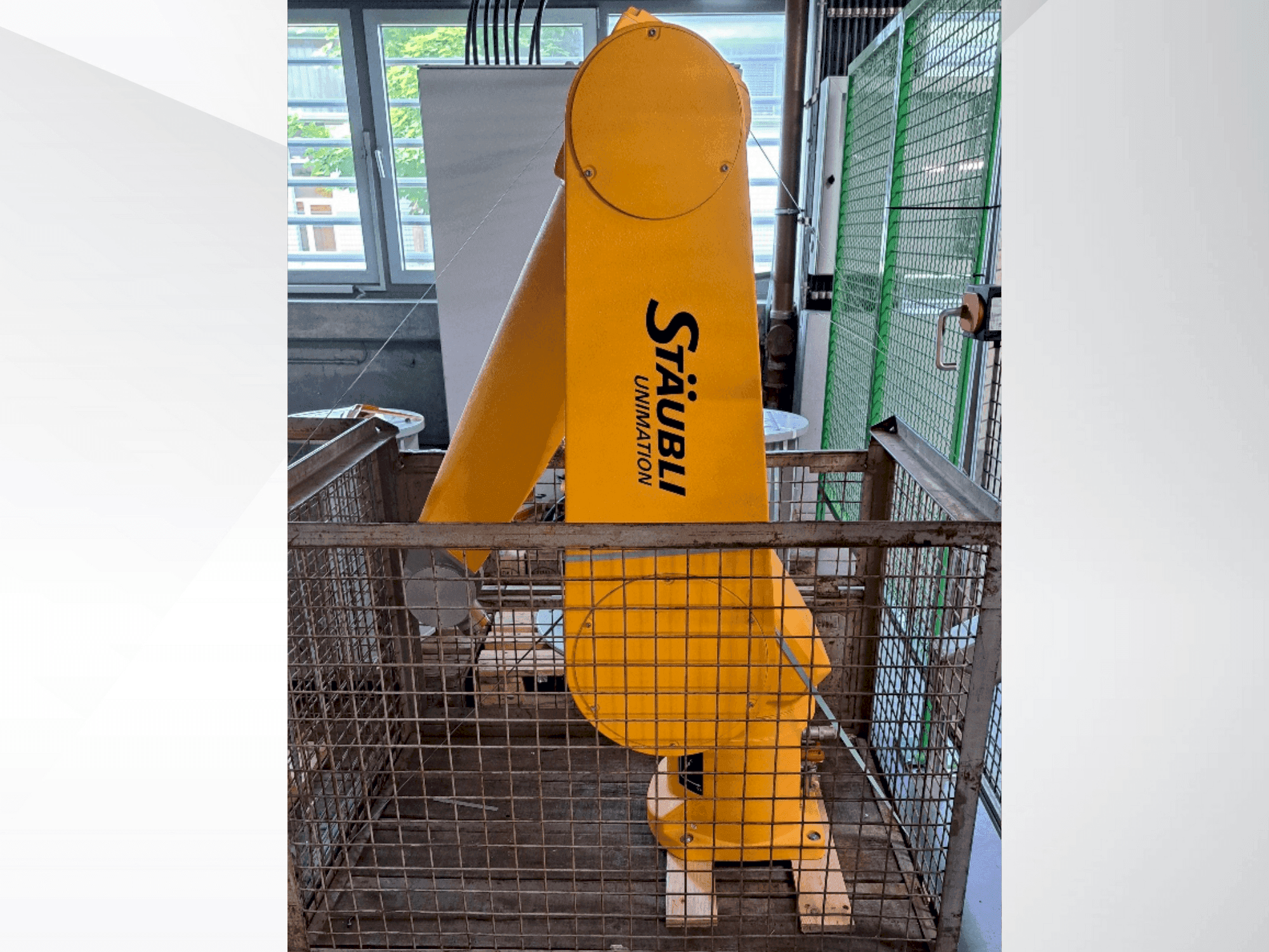 Vista frontale della macchina STAUBLI RX160 L