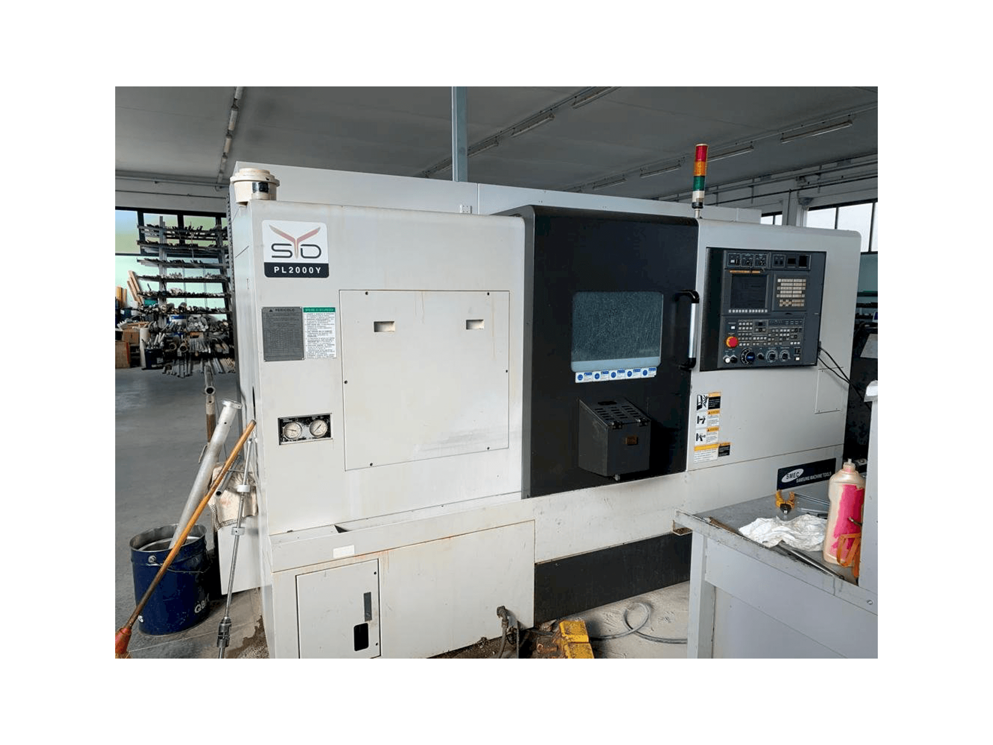 Vista frontale della macchina SMEC PL 2000Y