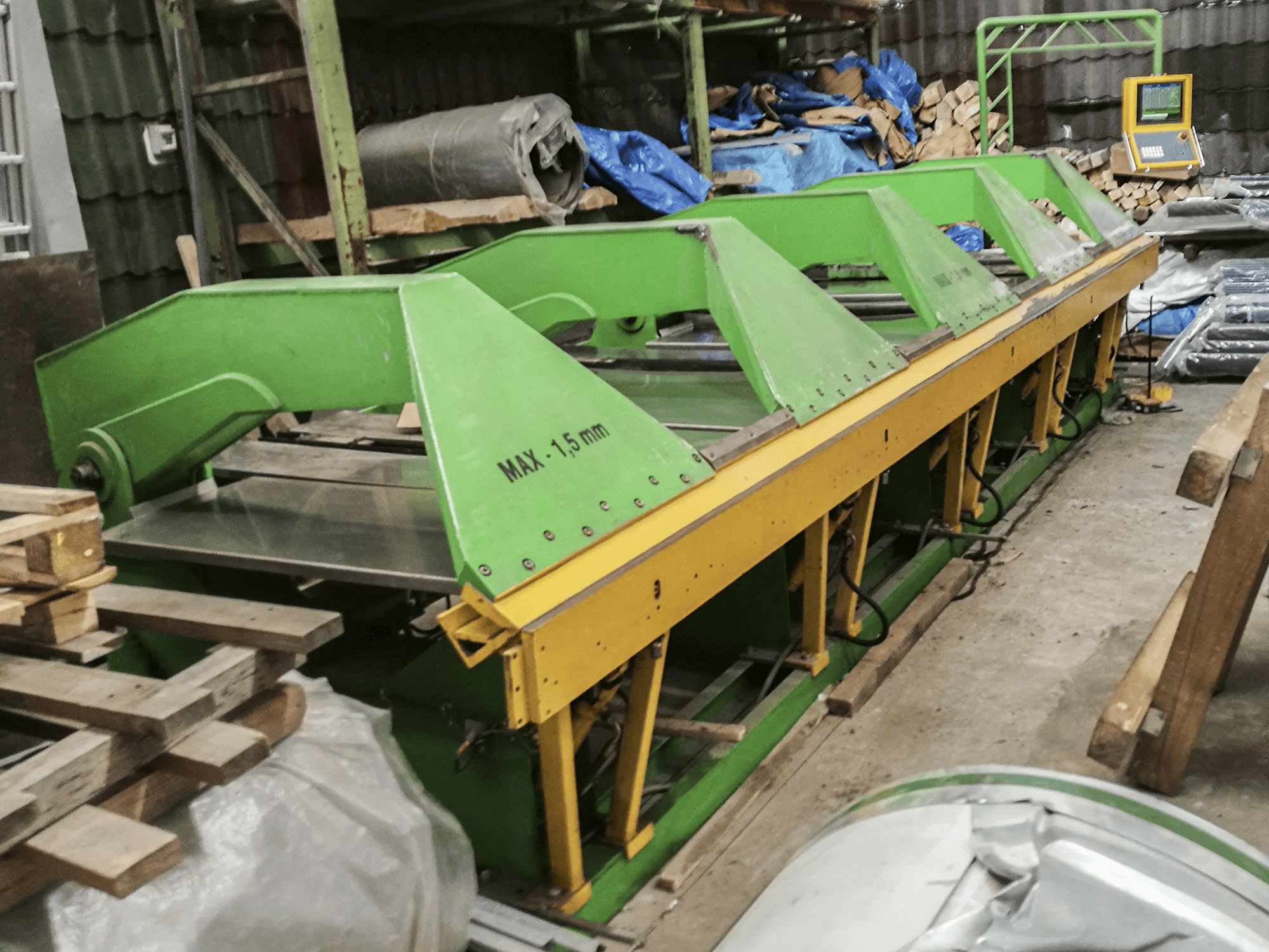 Vista lato sinistro della macchina BUD-MASZ ZAGINARKA