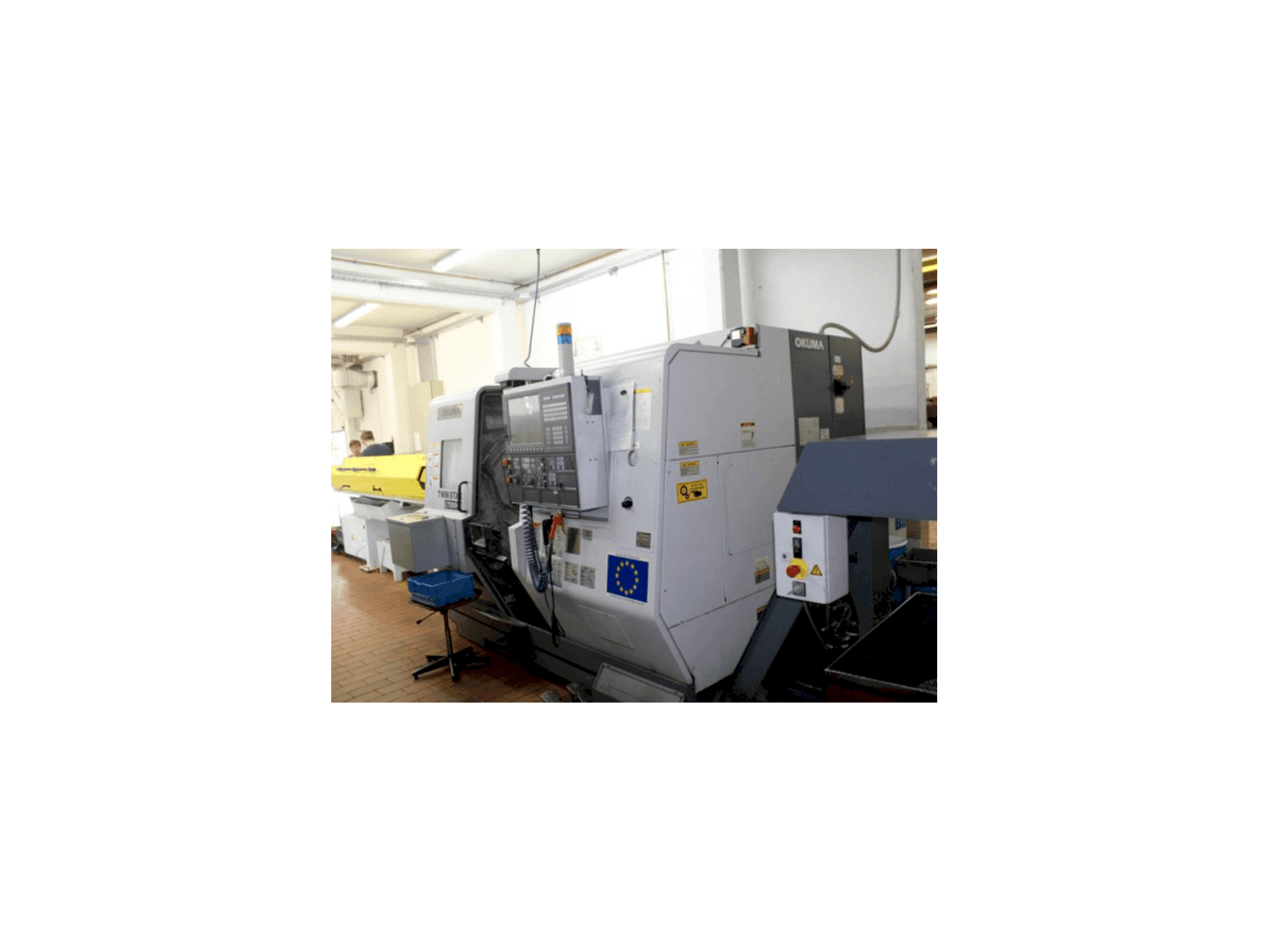 Vista frontale della macchina Okuma TWIN STAR LT200-M