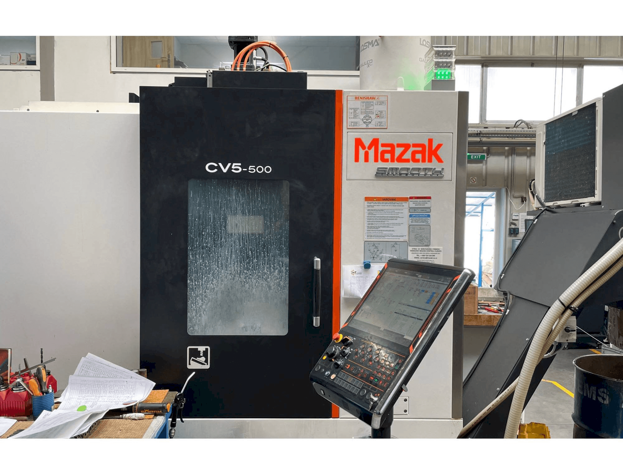 Vista frontale della macchina Mazak CV5-500