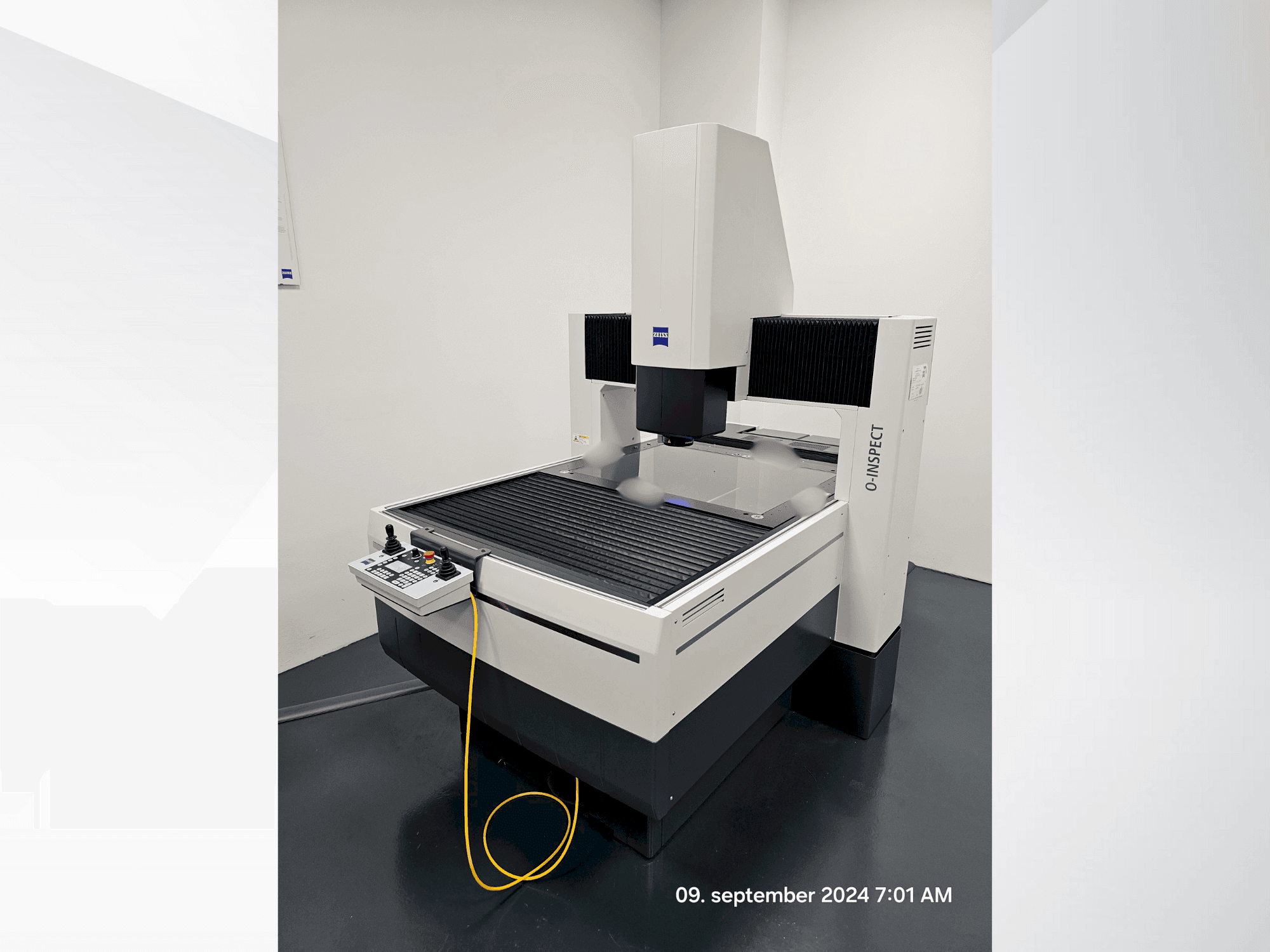 Vista frontale della macchina ZEISS 0-inspect