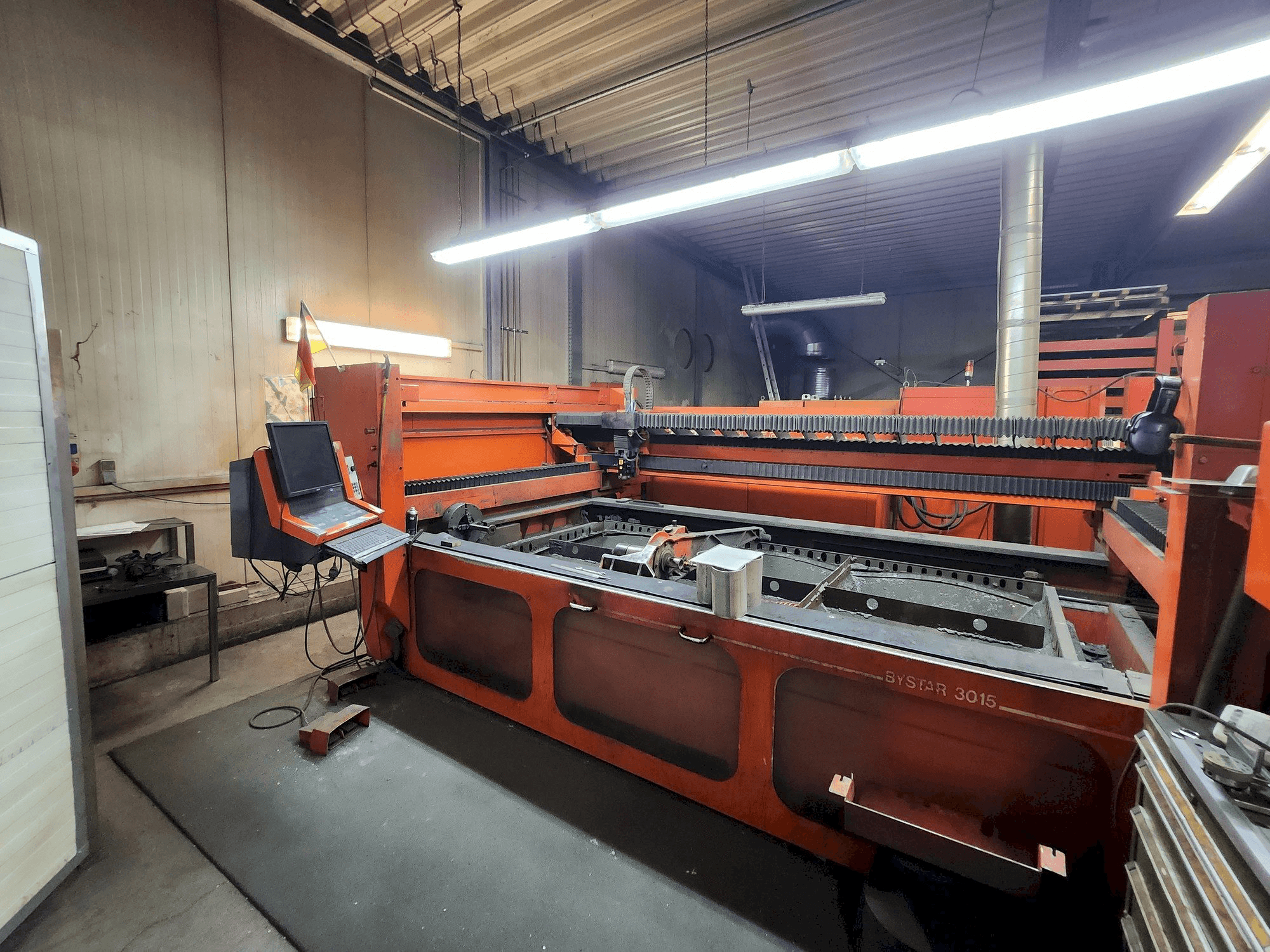 Vista frontale della macchina Bystronic BTL 4000