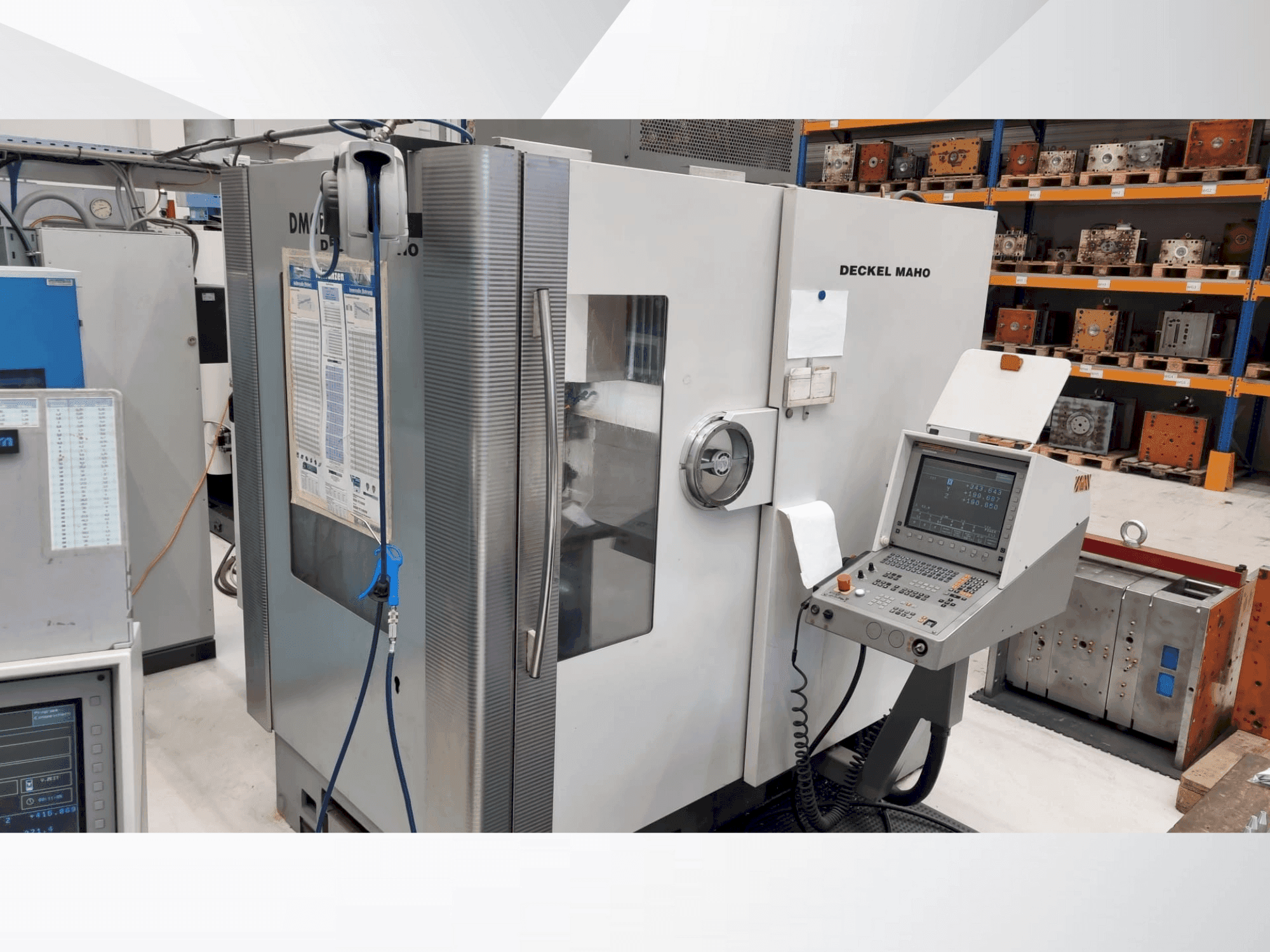 Vista frontale della macchina DECKEL MAHO DMC 70 V