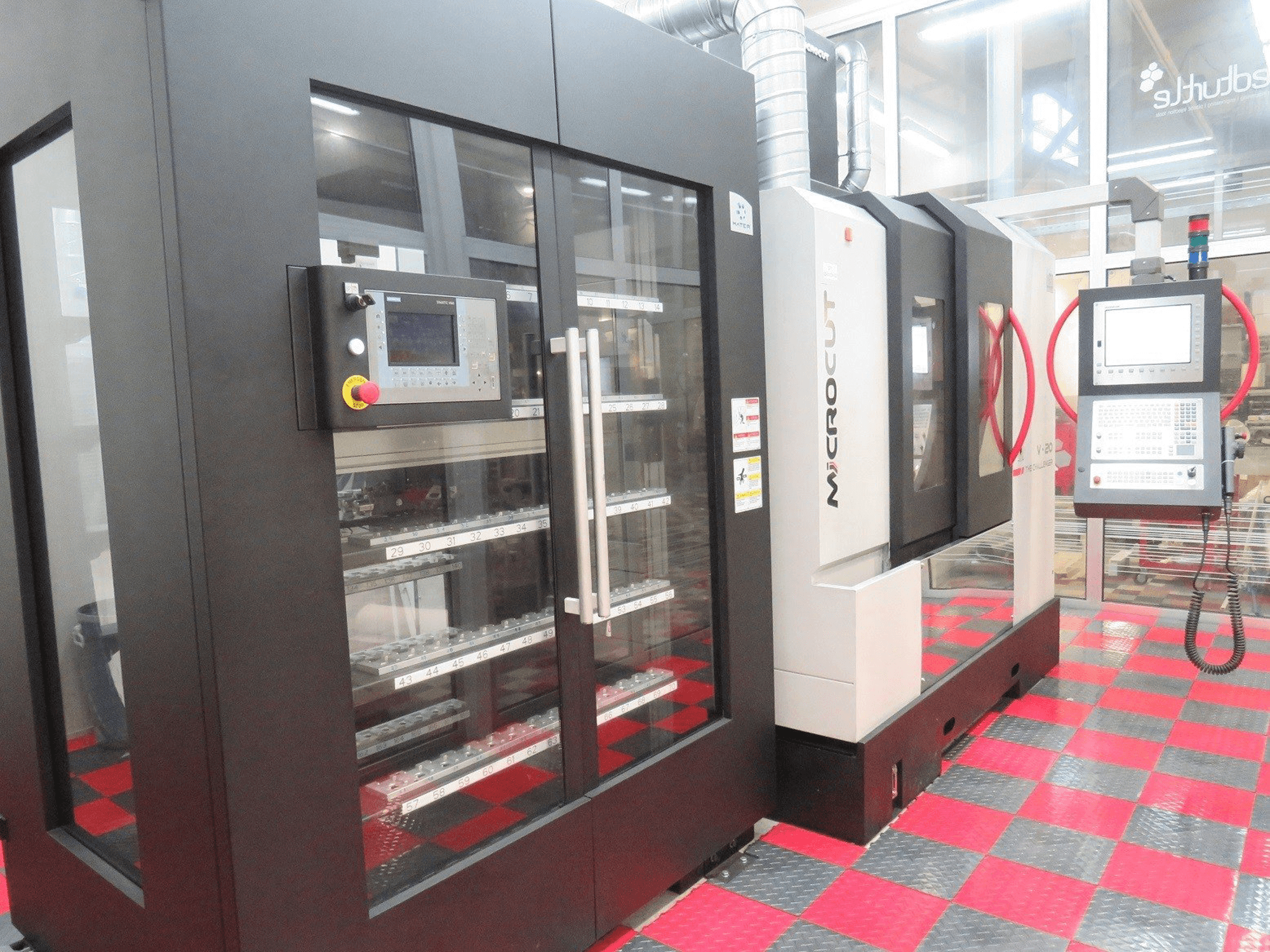 Vista frontale della macchina MICROCUT V-20G