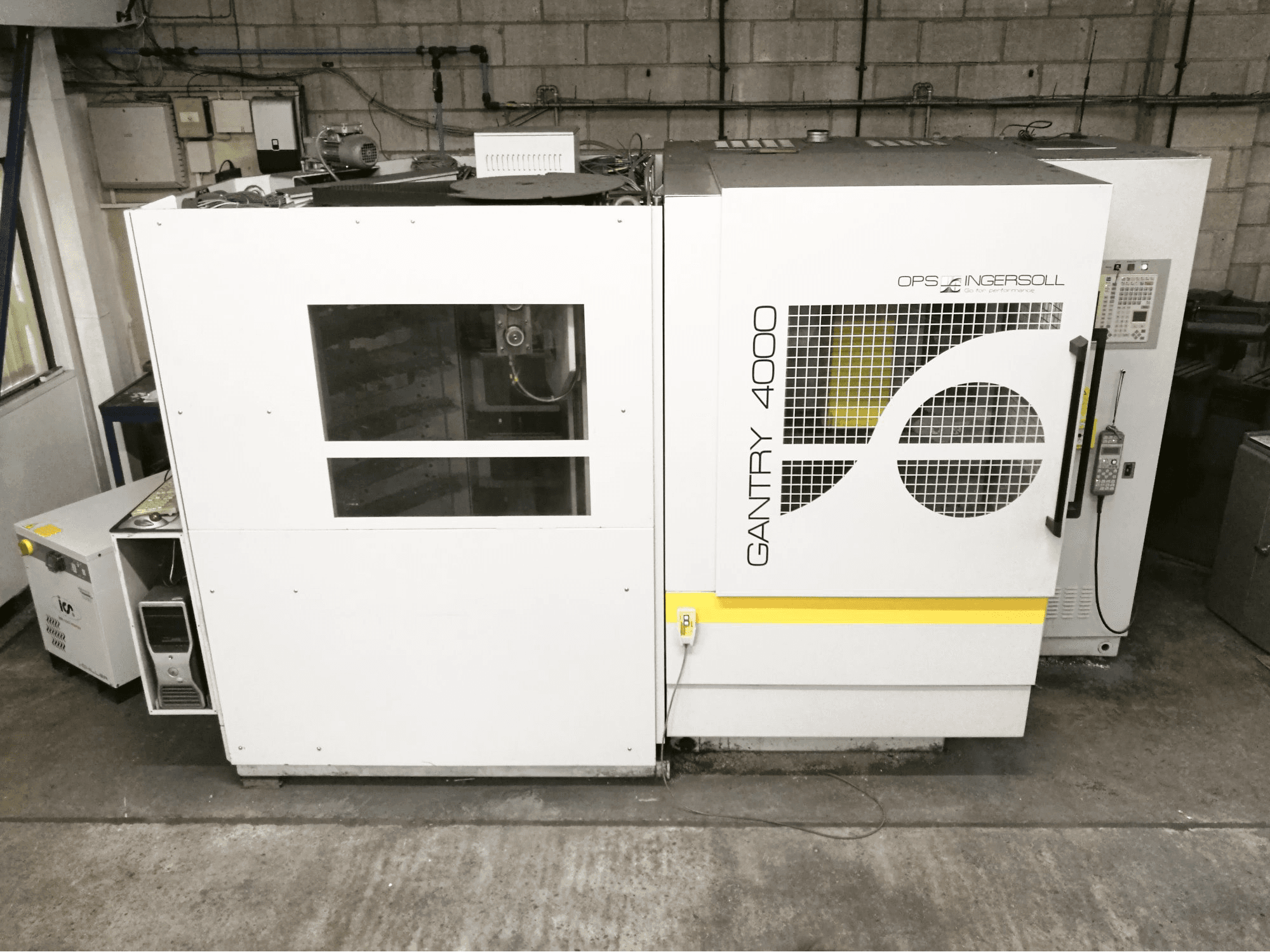 Vista frontale della macchina OPS-INGERSOLL Gantry 4000