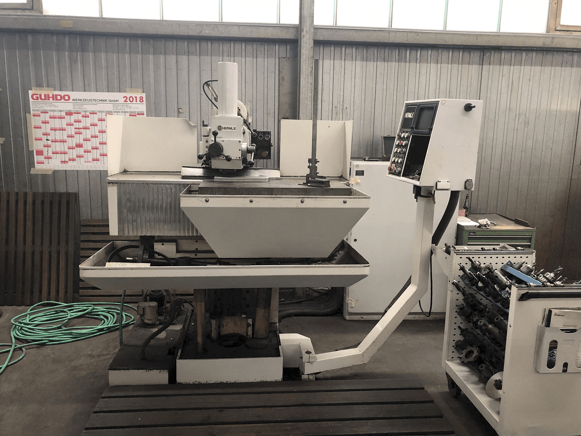 Vista frontale della macchina HERMLE UWF 720