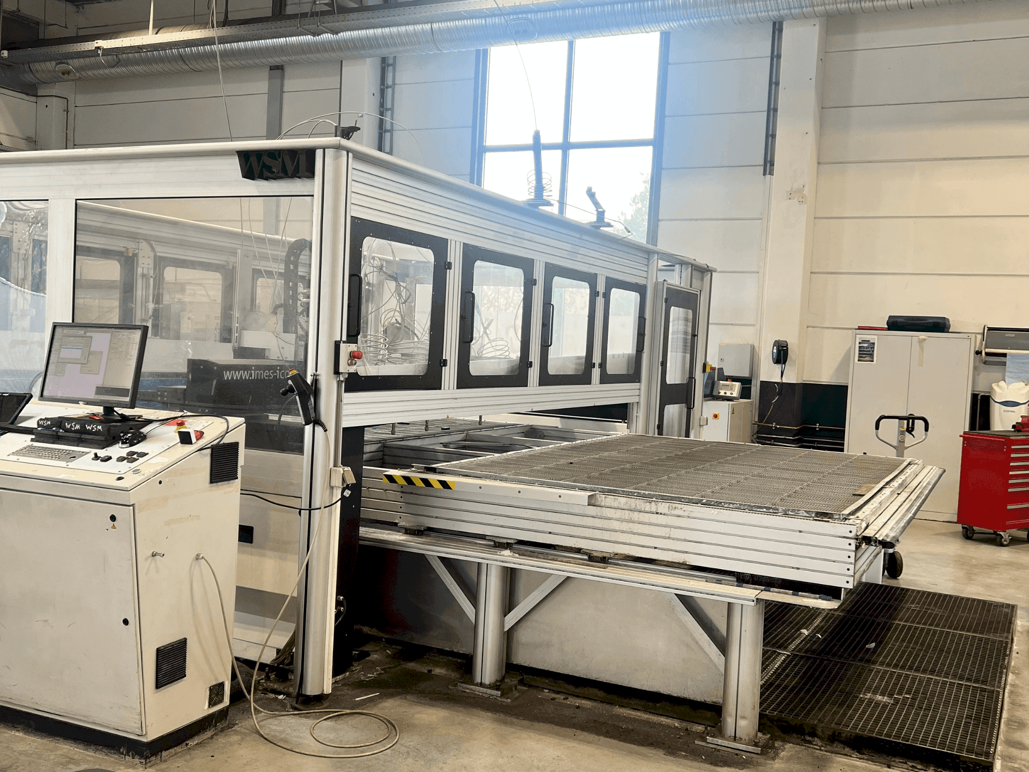 Vista frontale della macchina Imes-Icore CUT matic WJ 3020