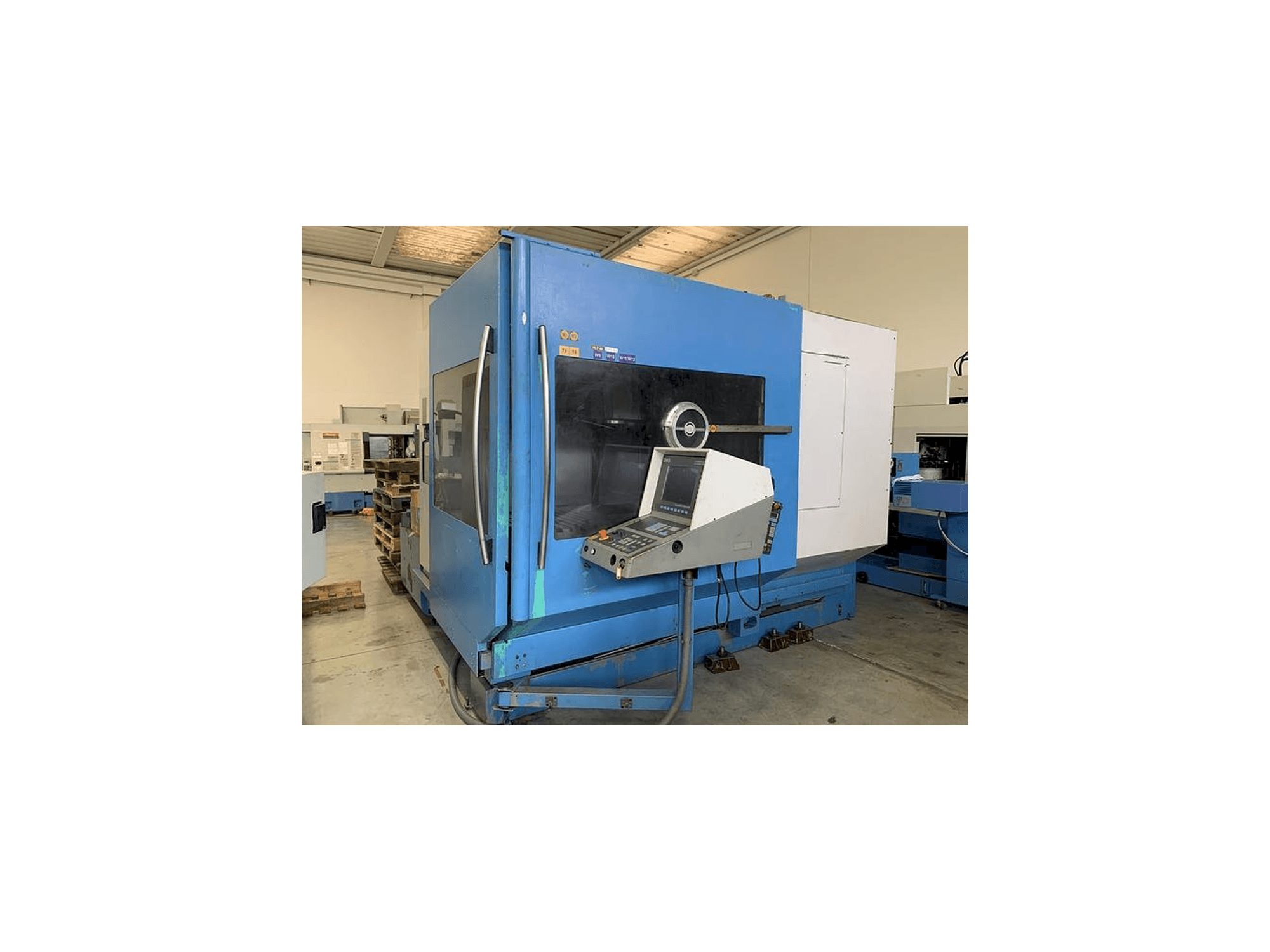 Vista frontale della macchina DECKEL MAHO DMU 80