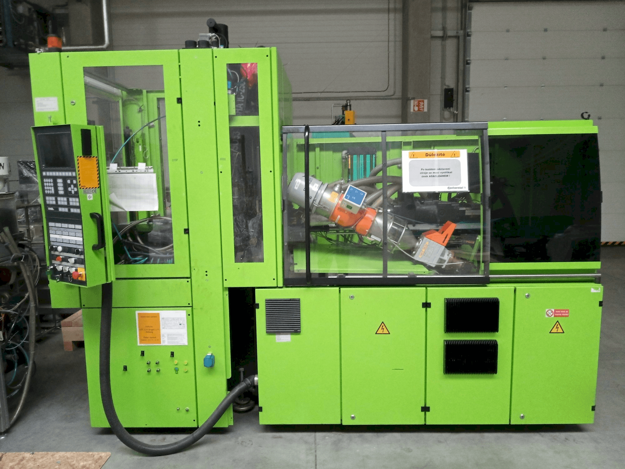 Vista frontale della macchina Engel Insert 200H-50