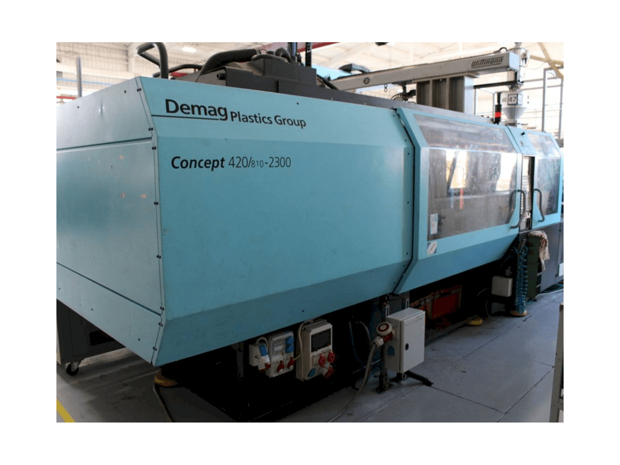 Vista frontale della macchina DEMAG 420/810-2300 NC4