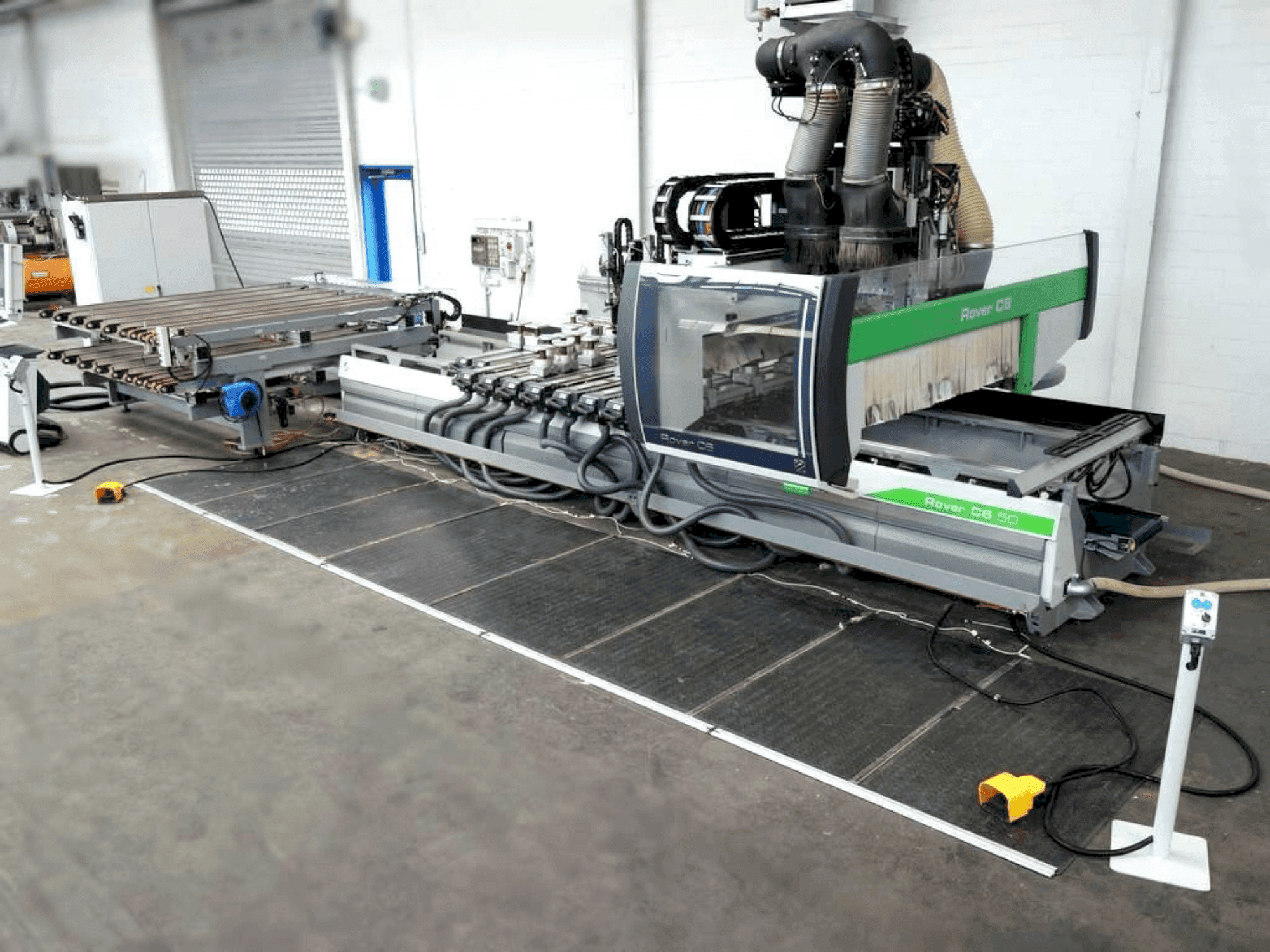 Vista frontale della macchina BIESSE Rover C6