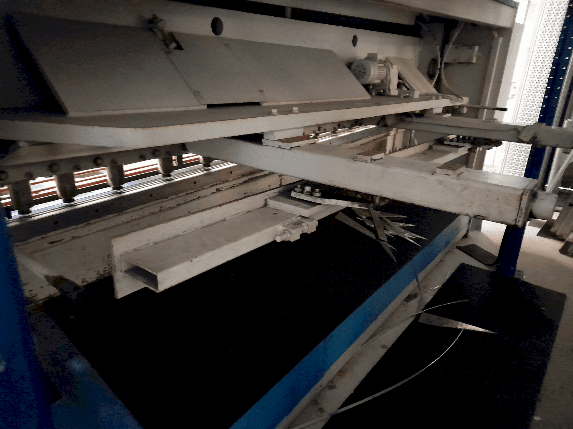 Vista frontale della macchina LVD HST 25/6