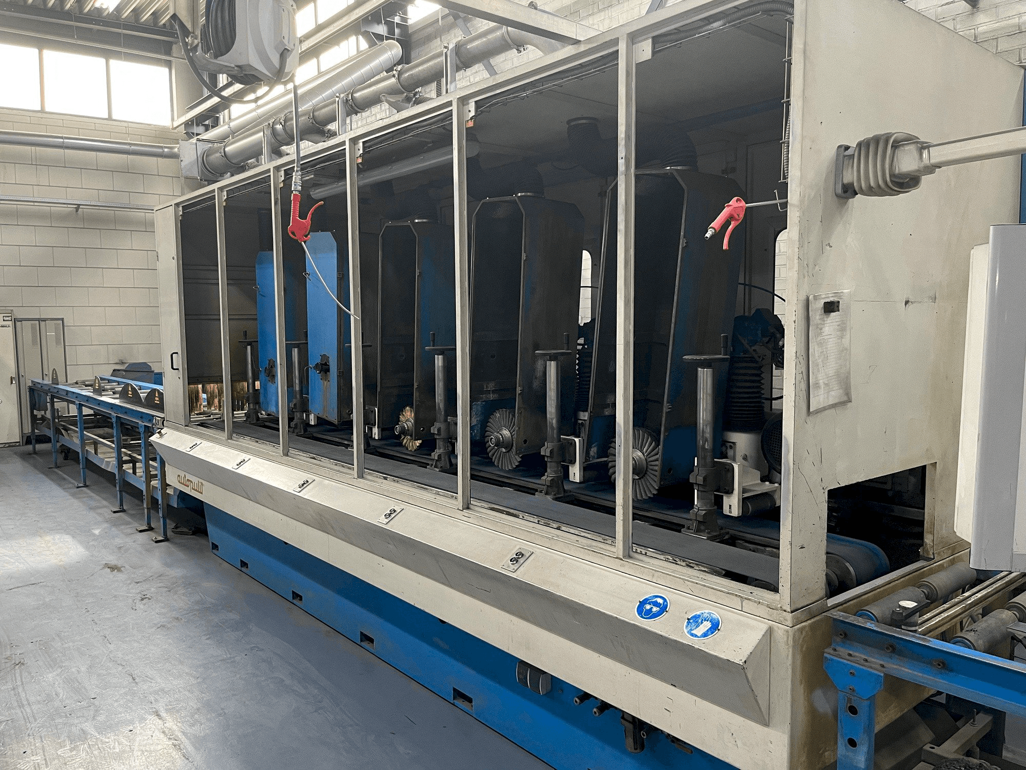 Vista frontale della macchina Autopulit E4R-200/5UP