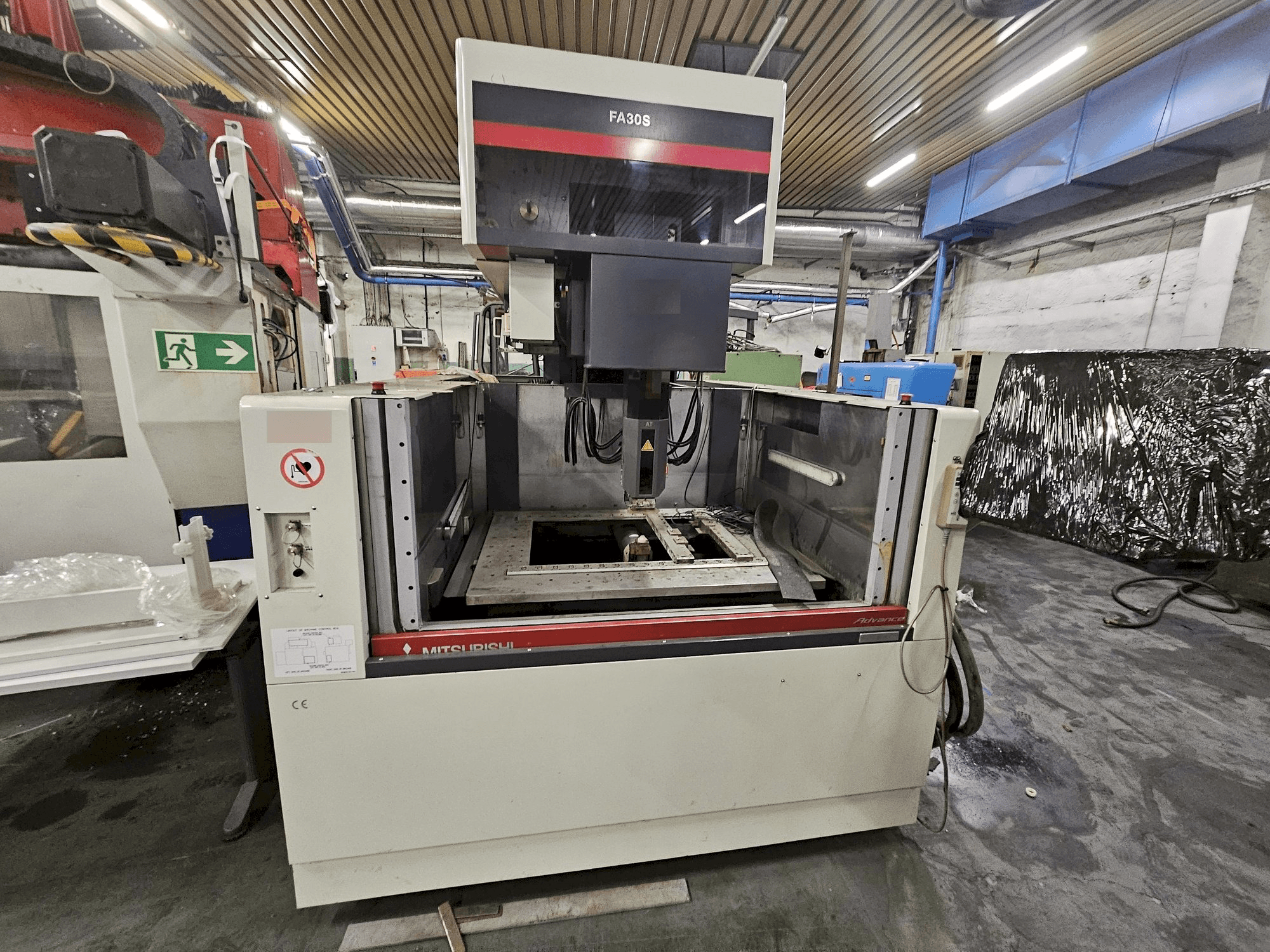 Vista frontale della macchina Mitsubishi FA30VM