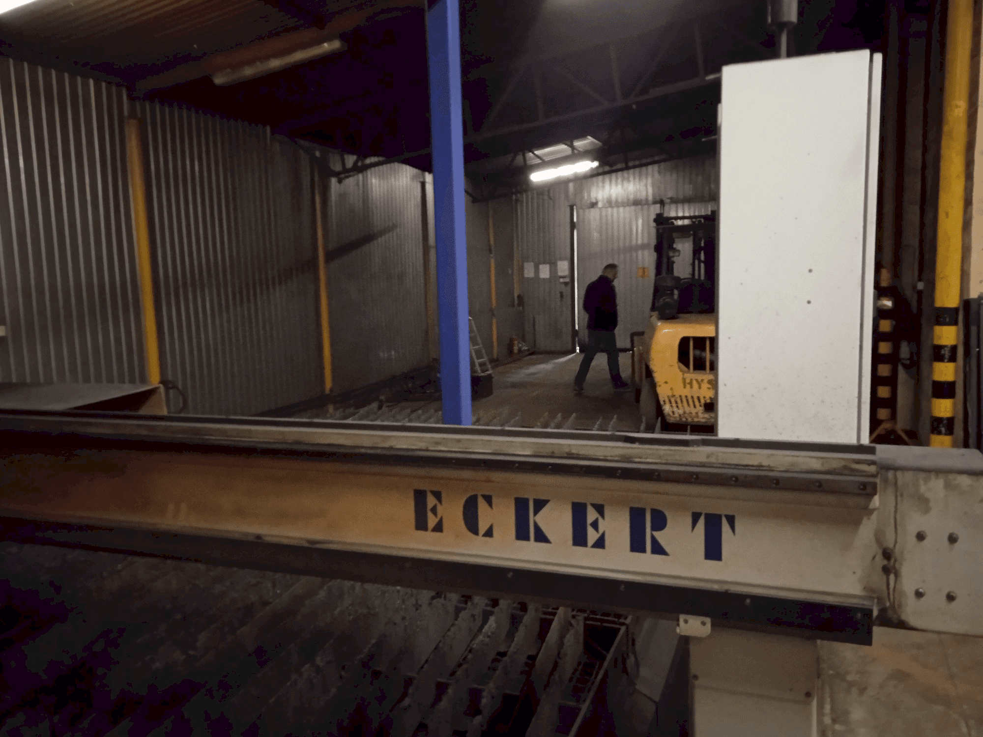 Vista frontale della macchina ECKERT SZAFIR BL2