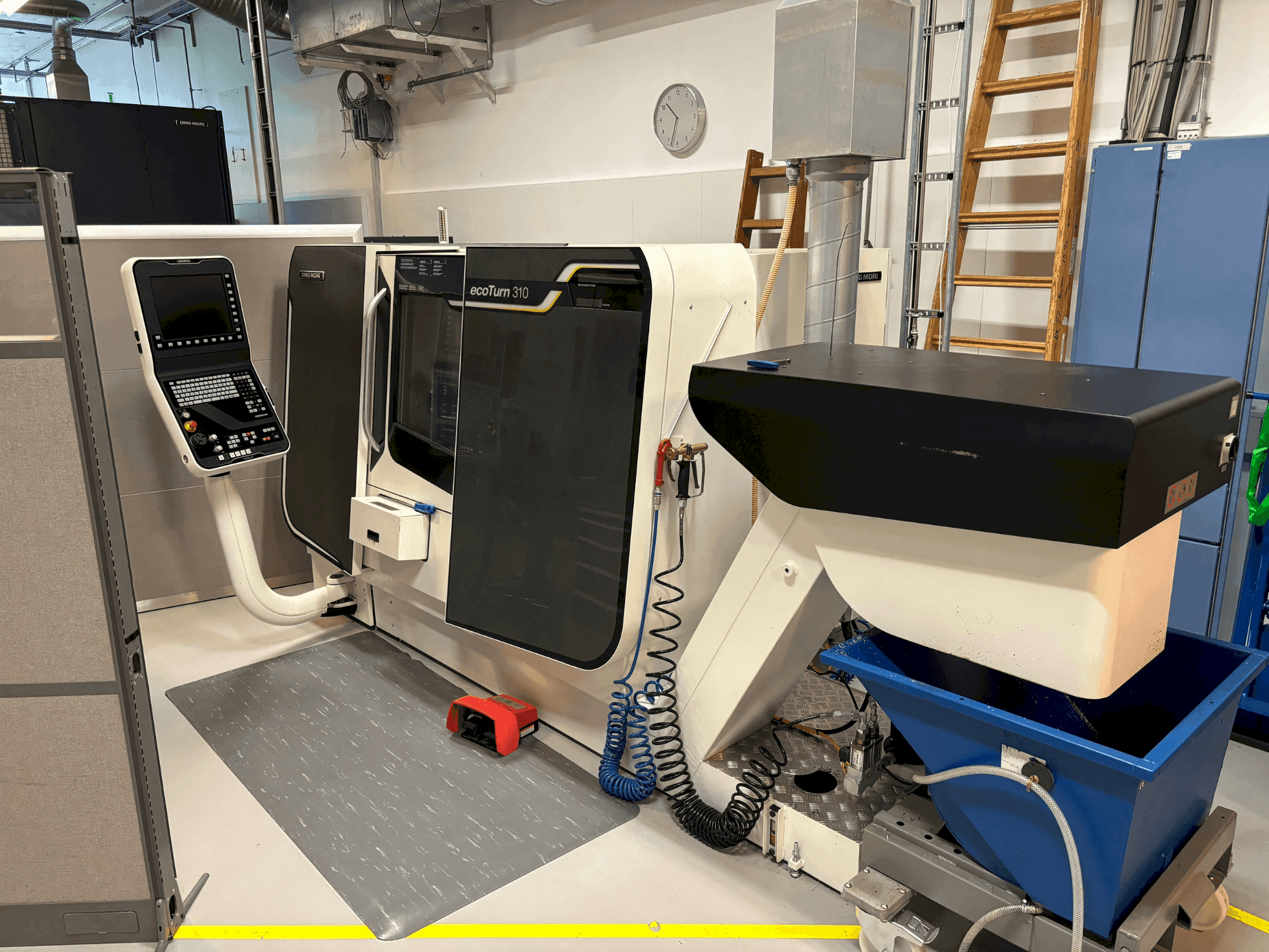 Vista frontale della macchina DMG MORI ECOTURN 310 V3