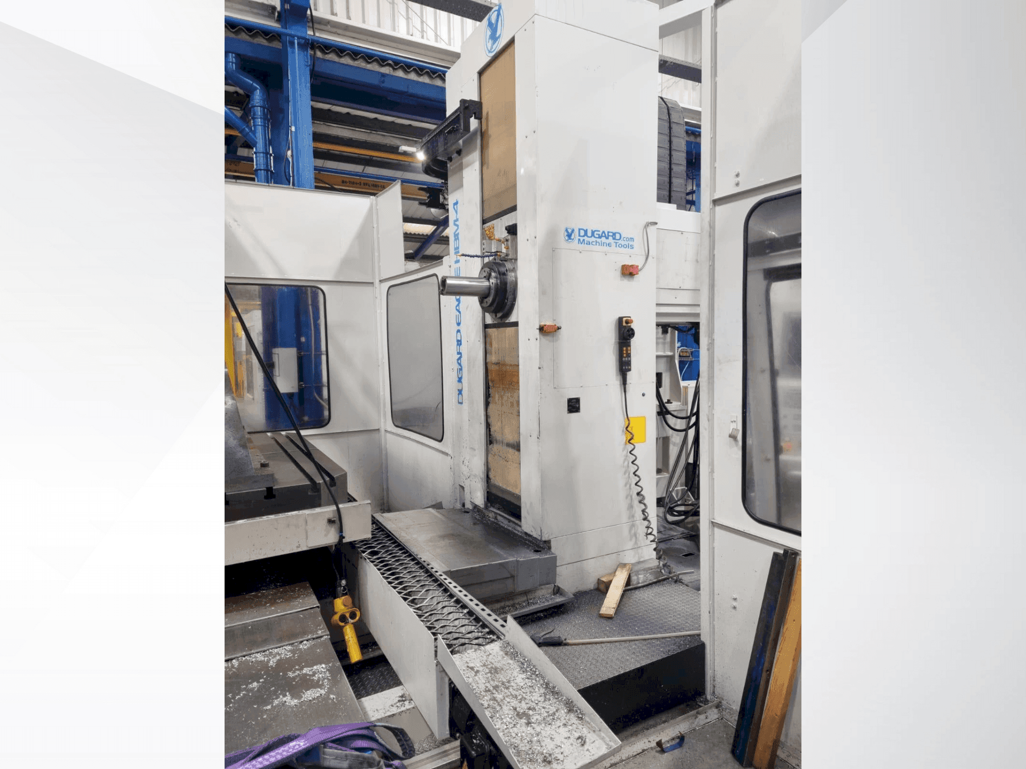 Vista frontale della macchina Dugard HBM4