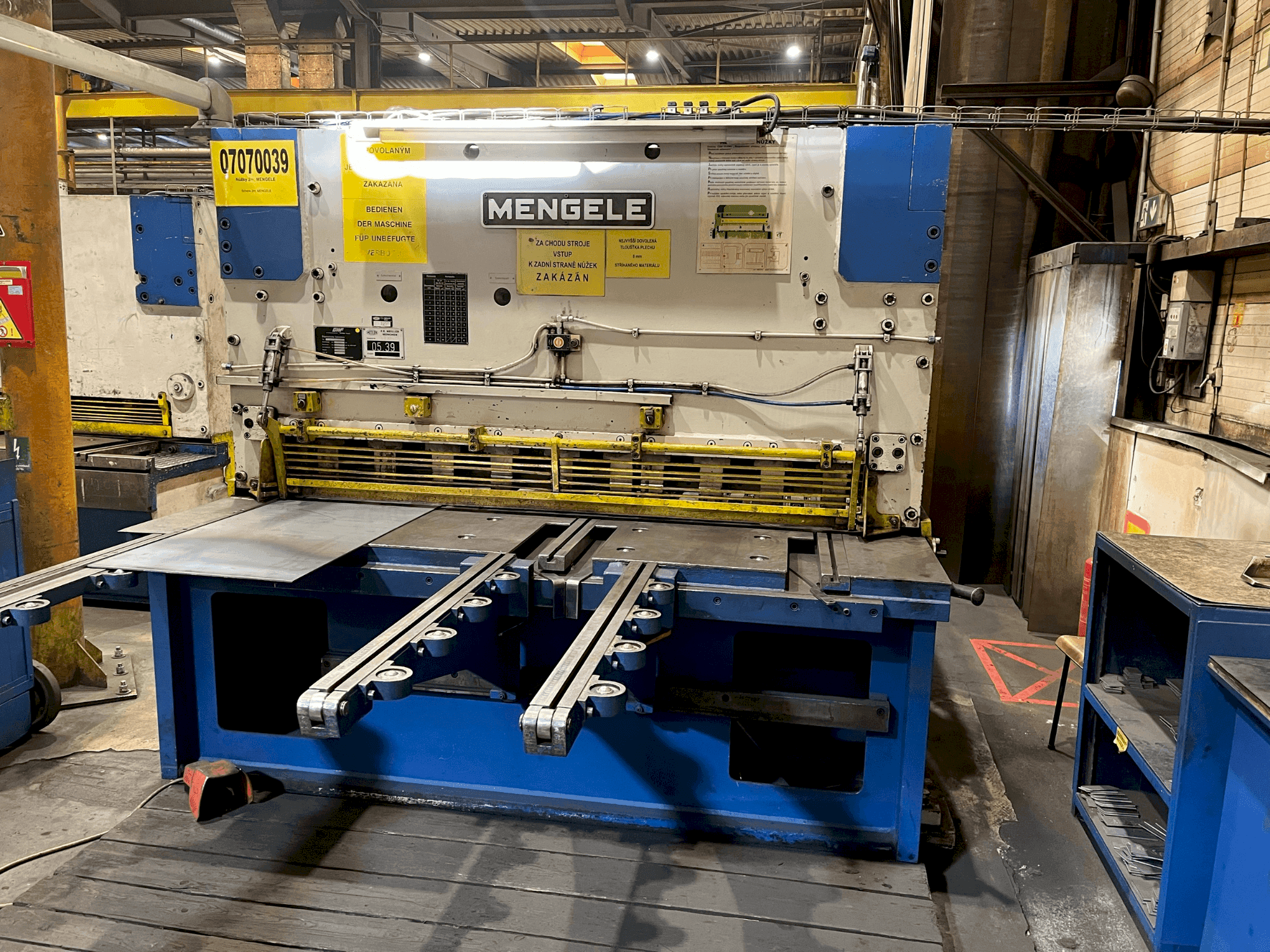 Vista frontale della macchina MENGELE S16-2000