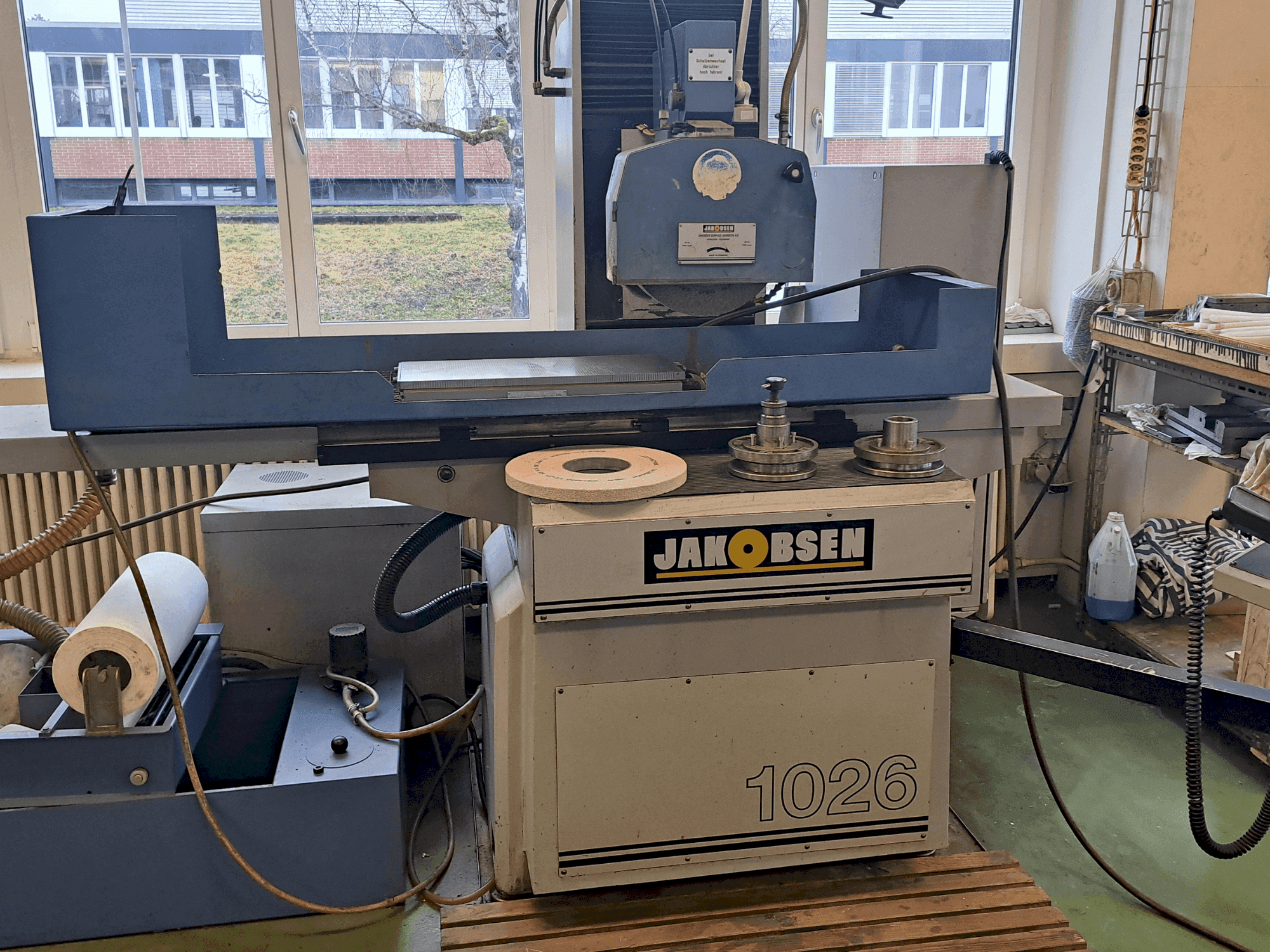 Vista frontale della macchina JAKOBSEN AC-1026