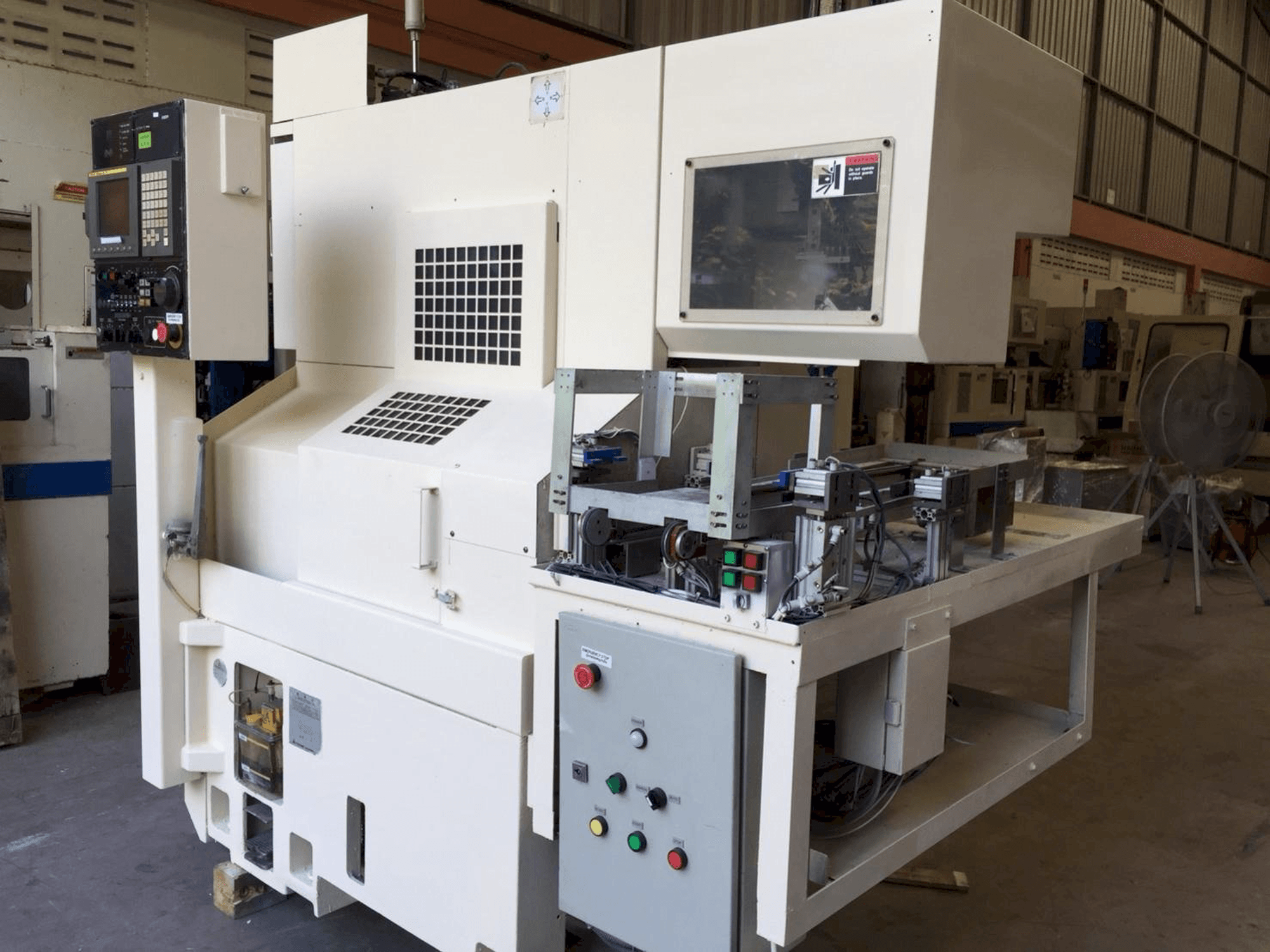 Vista frontale della macchina WASINO G-05