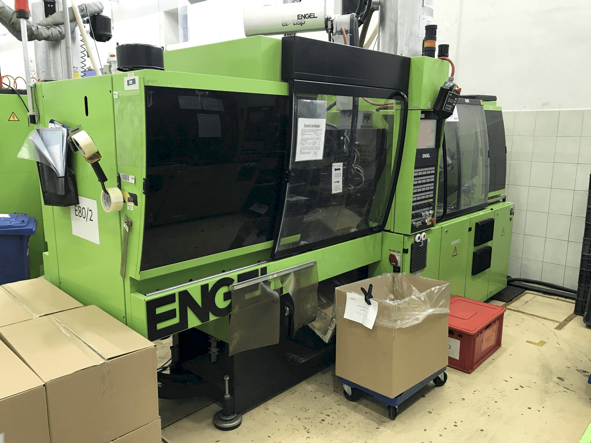 Vista frontale della macchina ENGEL VC 330/80 Tech