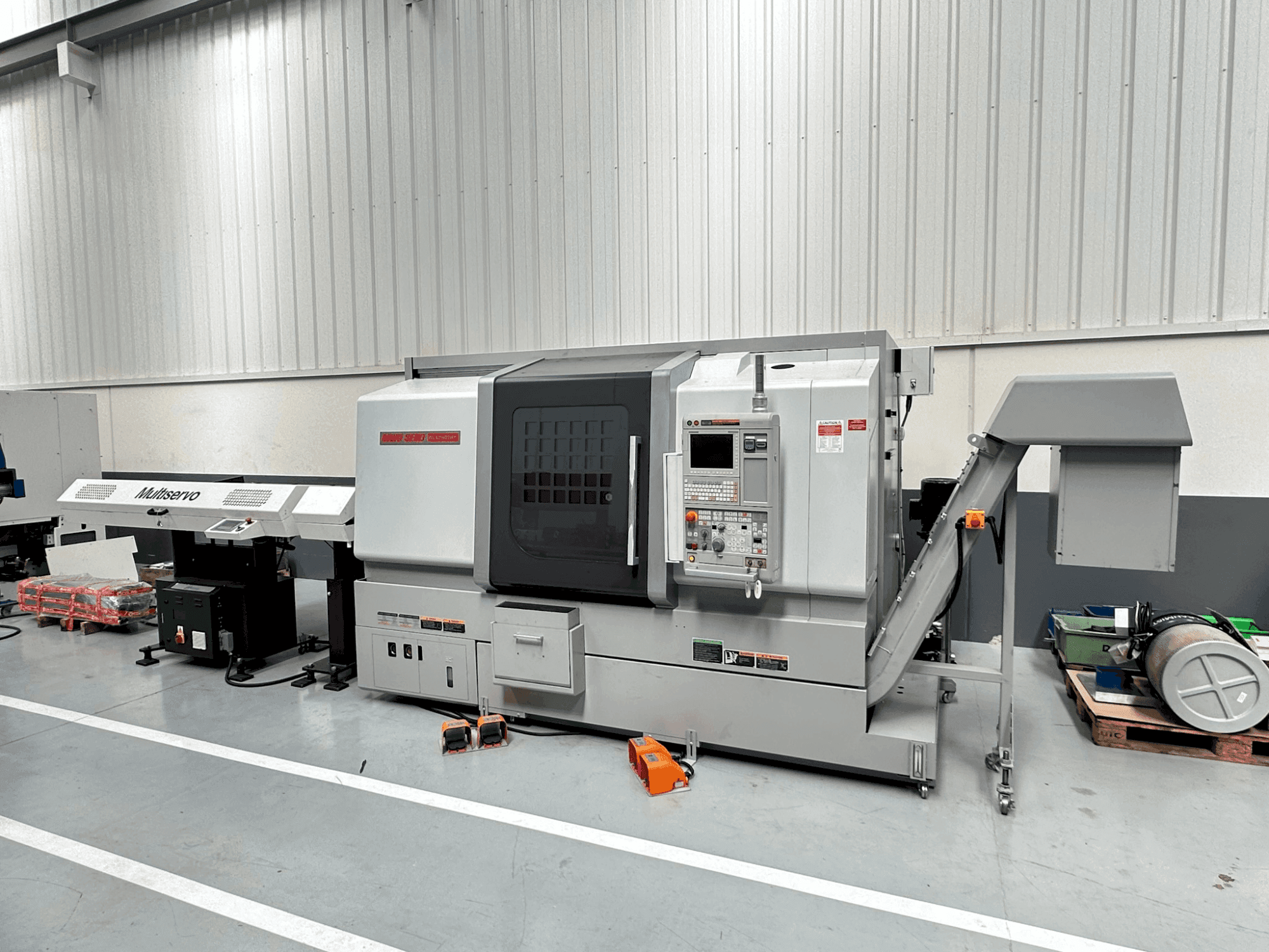 Vista frontale della macchina MORI SEIKI NLX 2500 SY/700
