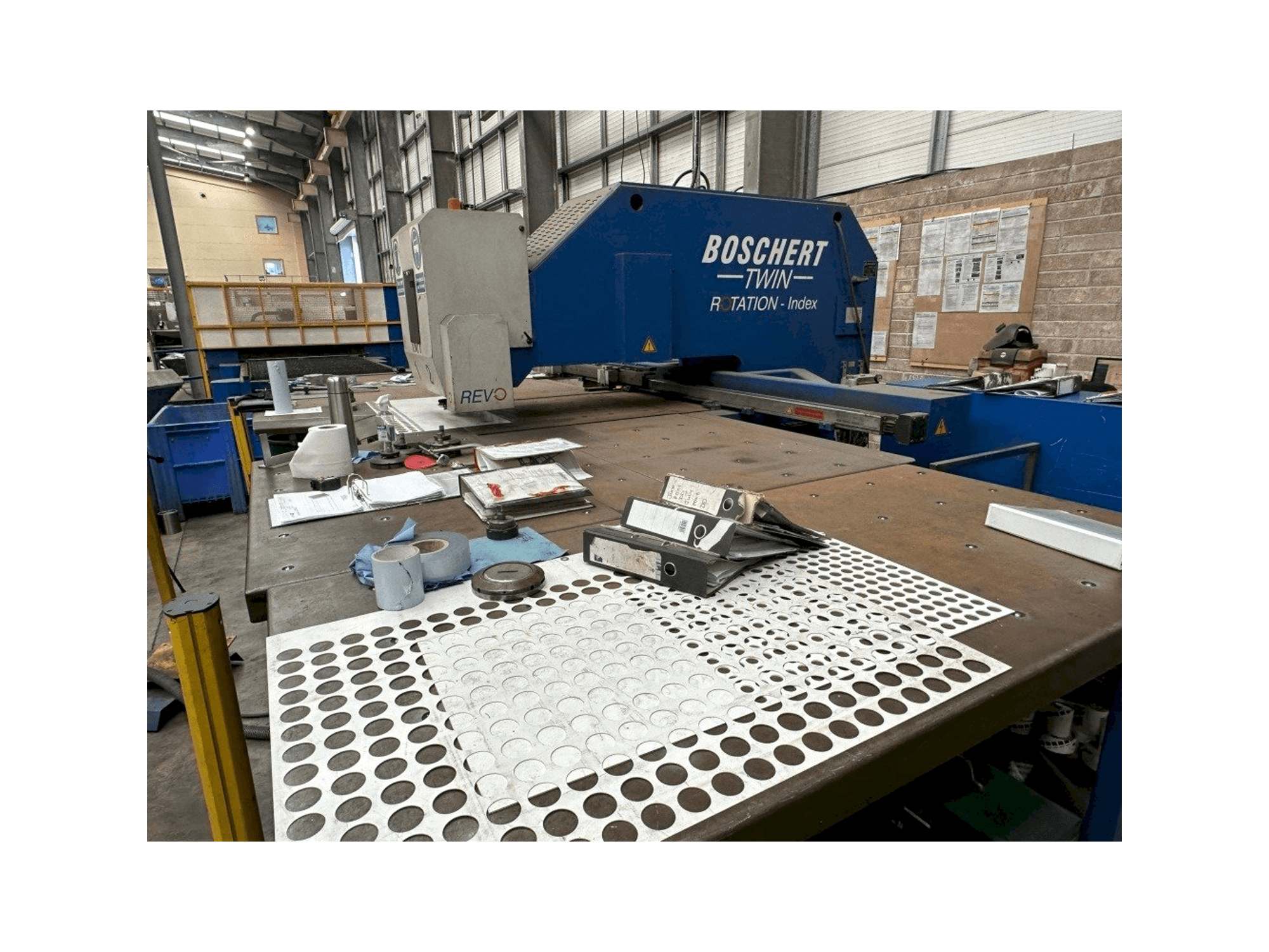 Vista frontale della macchina Boschert Twin 1000 Inde