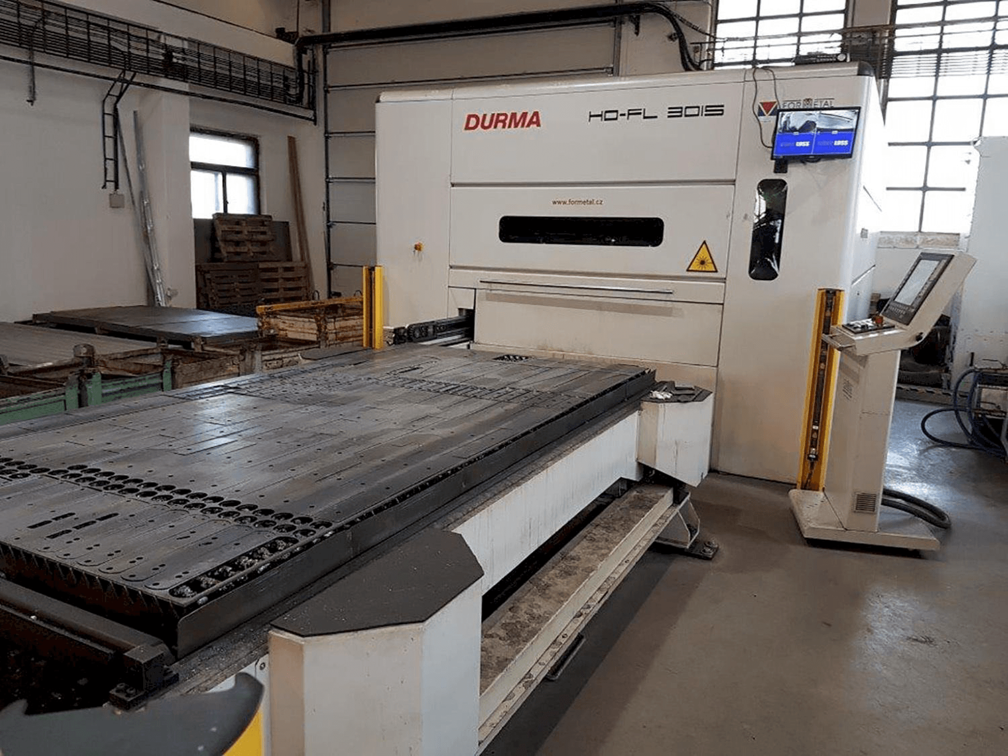 Vista frontale della macchina Durma HD-FL 3015 L