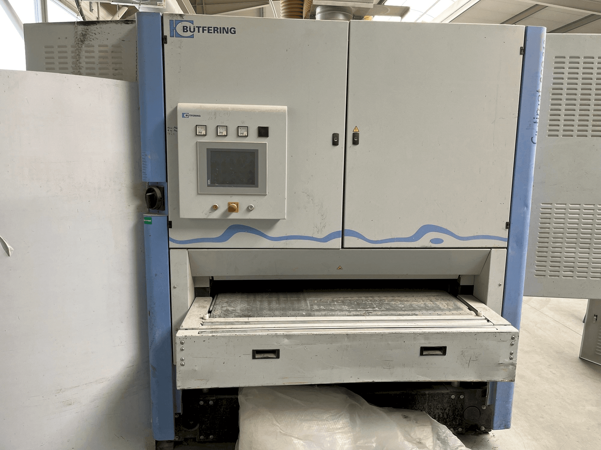 Vista frontale della macchina BUTFERING OPTIMAT SCO313 MRR